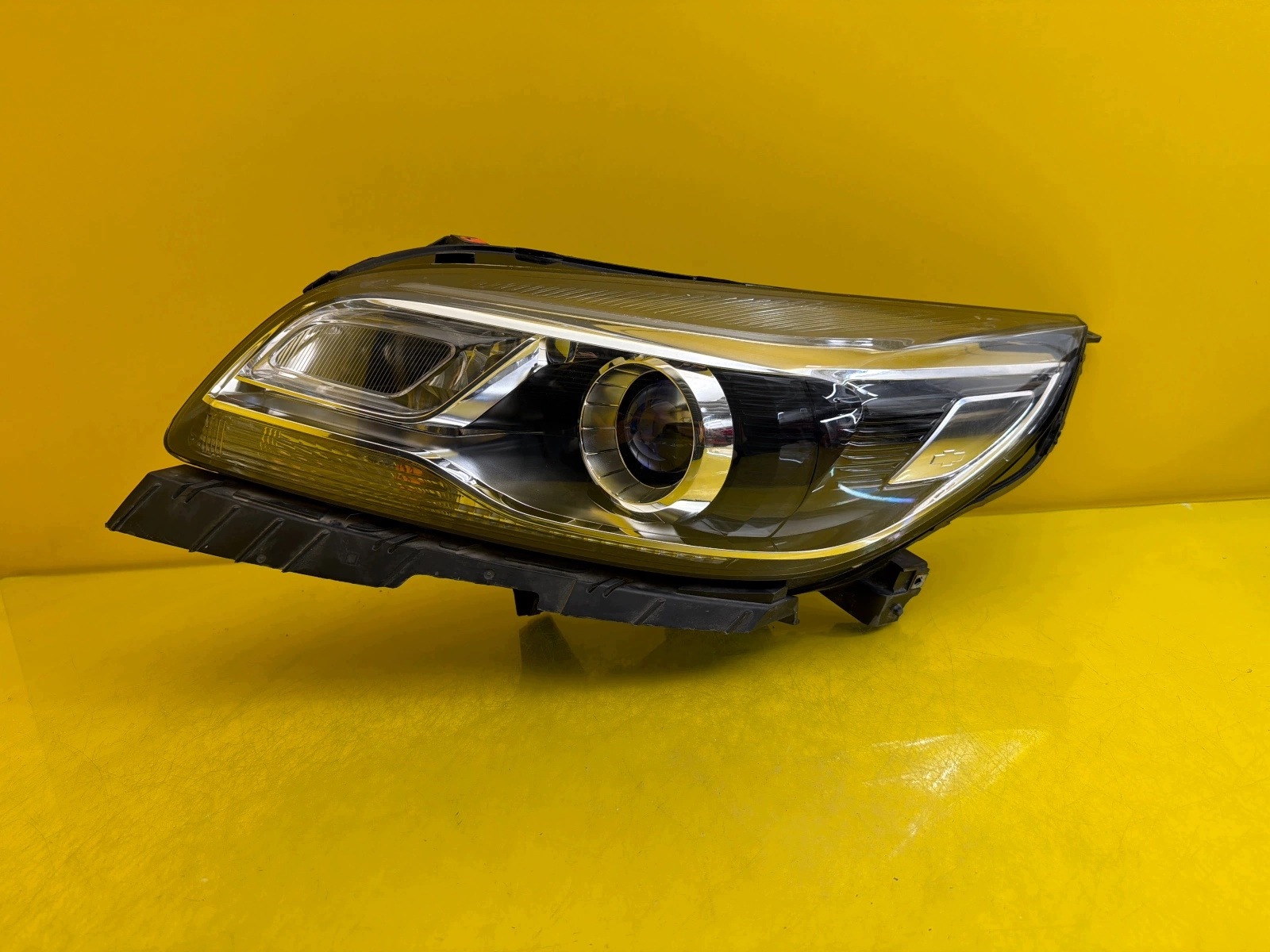light left right front Chevrolet Malibu IV V300 Xenon