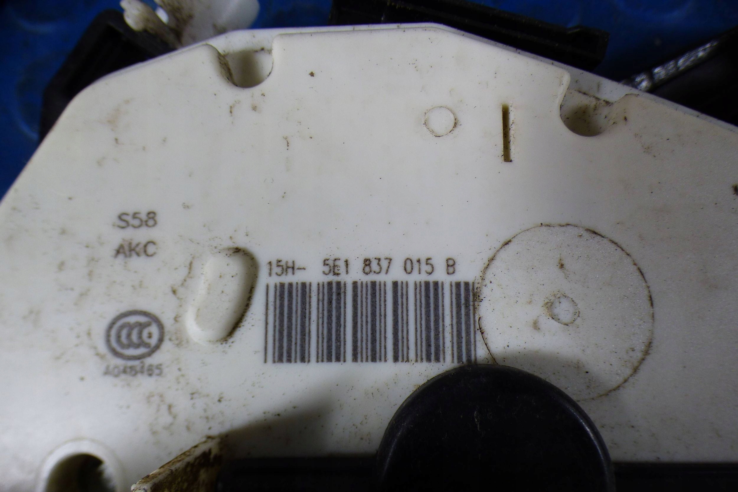 Skoda Octavia III lock door left front 5E1837015B original stBDB 7PIN