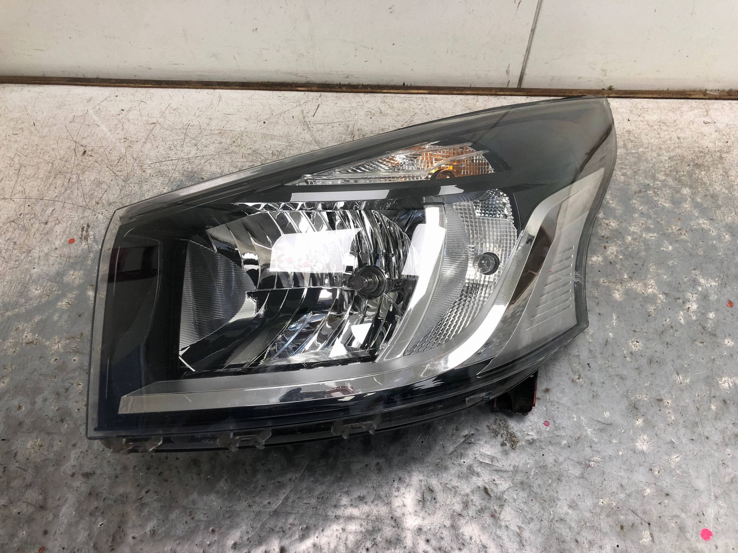 light left front RENAULT TRAFIC III 260607934R