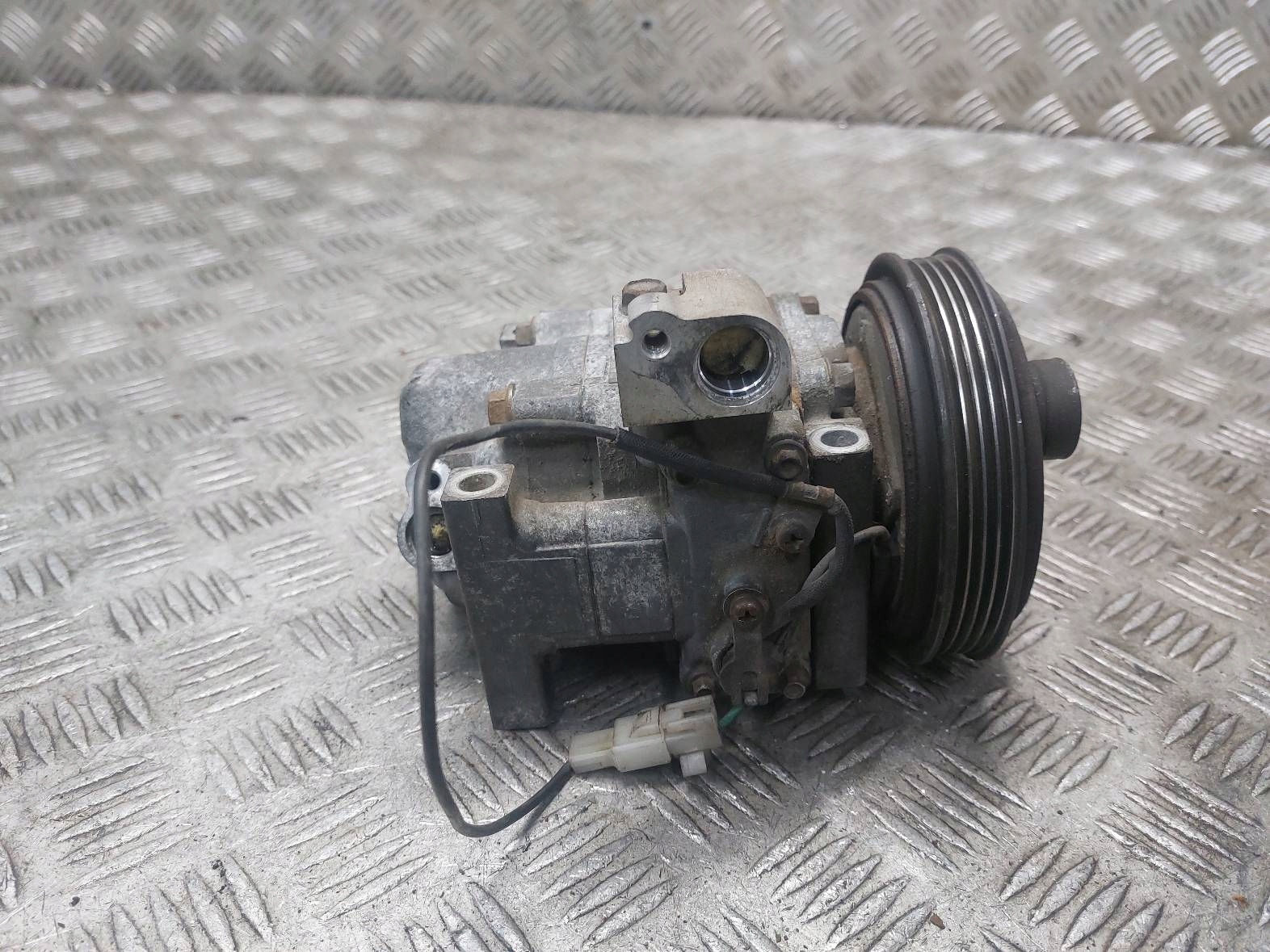 compressor compressor; of the air conditioning MAZDA DEMIO and 1.3 16V H09A1AA4DU