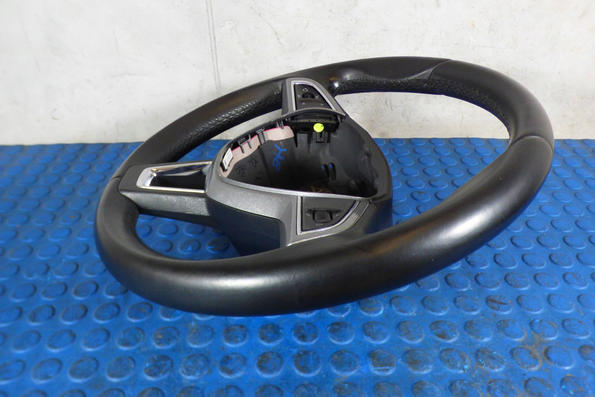 Skoda Rapid lenkrad Leder 5L0419091F LADNA