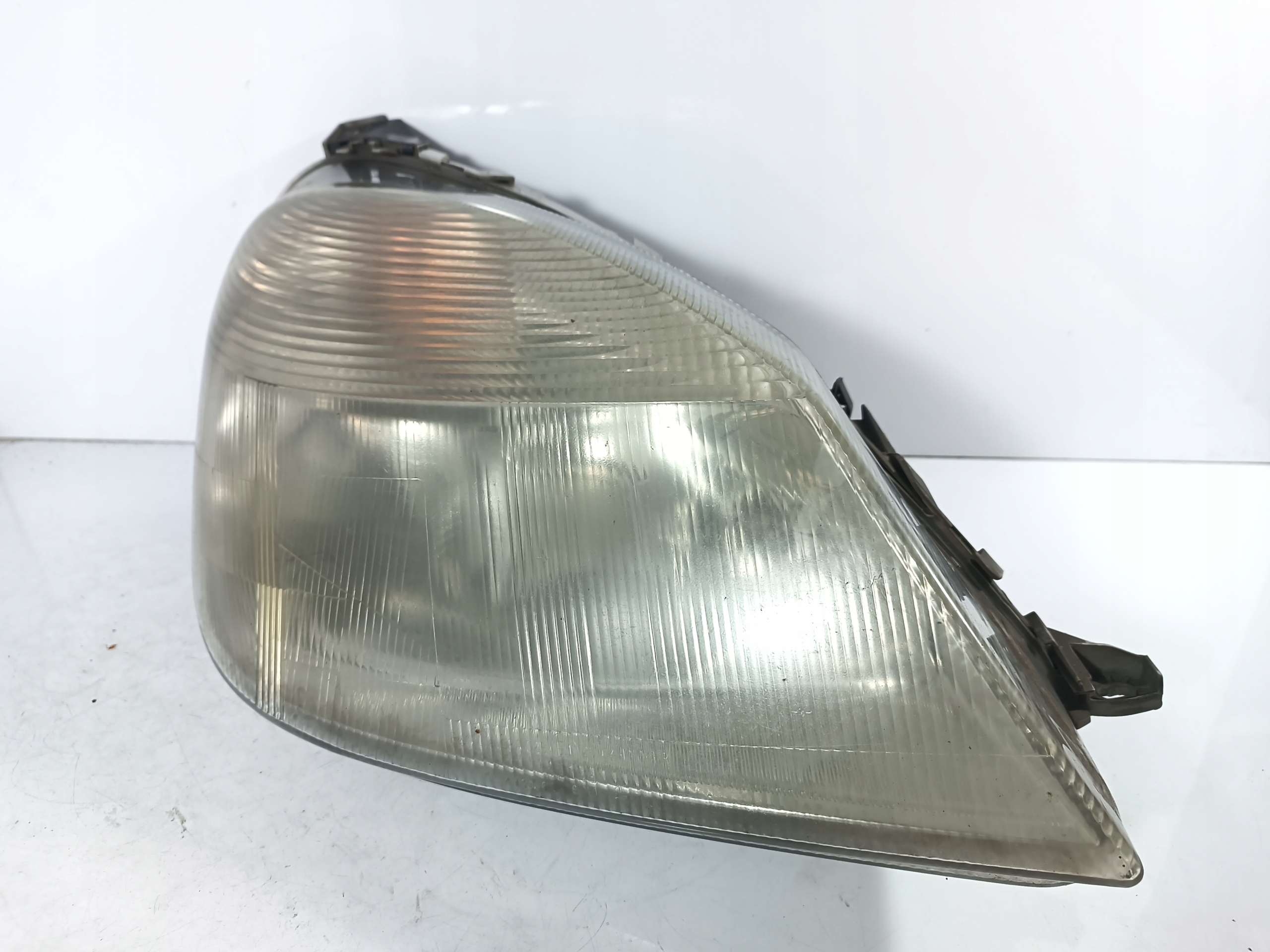 Mercedes Vaneo W414 01-05 REFLEKTOR light right front front OE 0301189202
