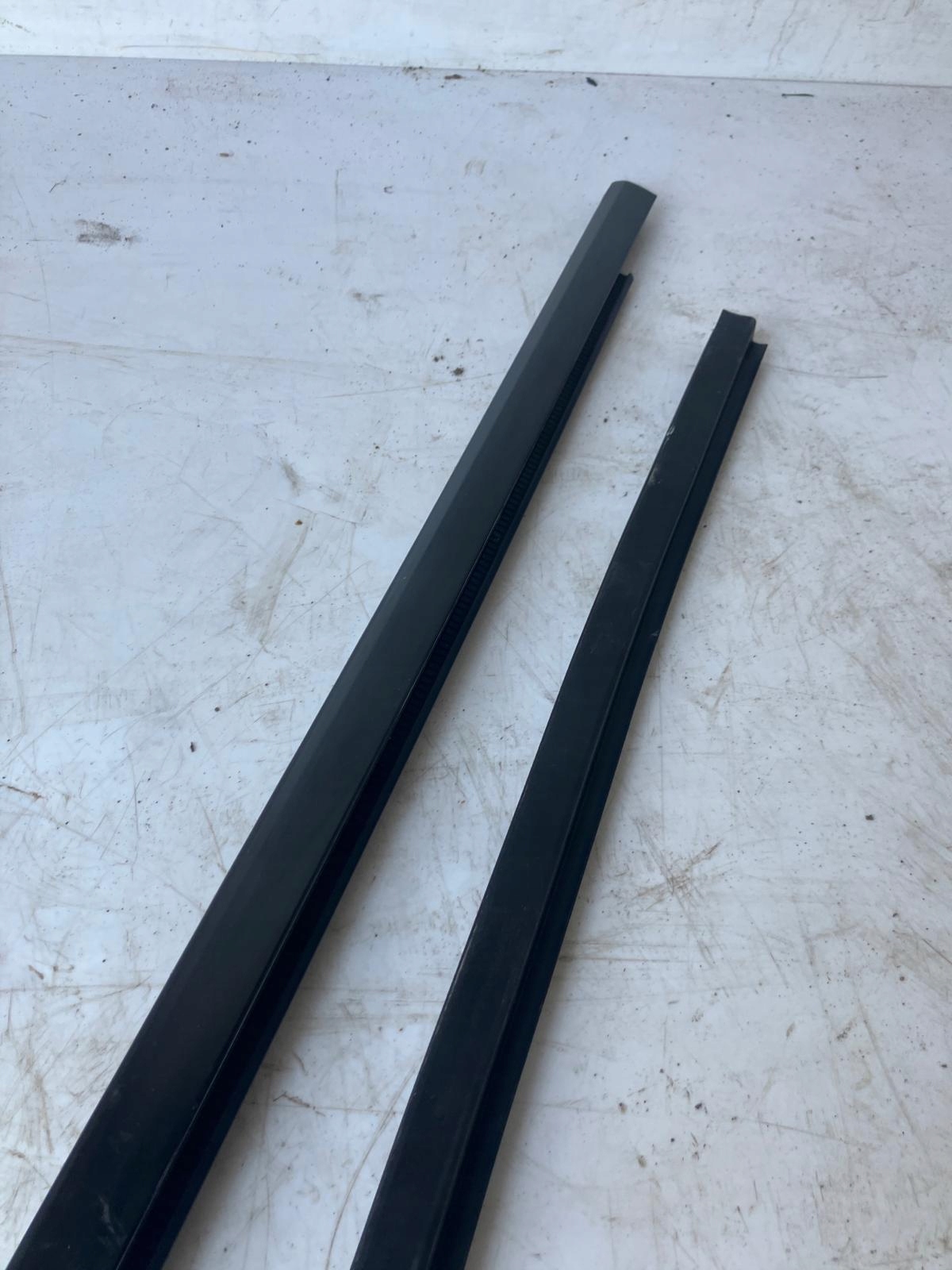 moulding dust door left front TESLA MODEL S PNBL