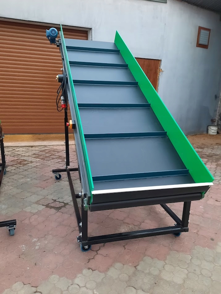 Przenośnik taśmowy typ wznoszący 3,3 m x 0,9 m