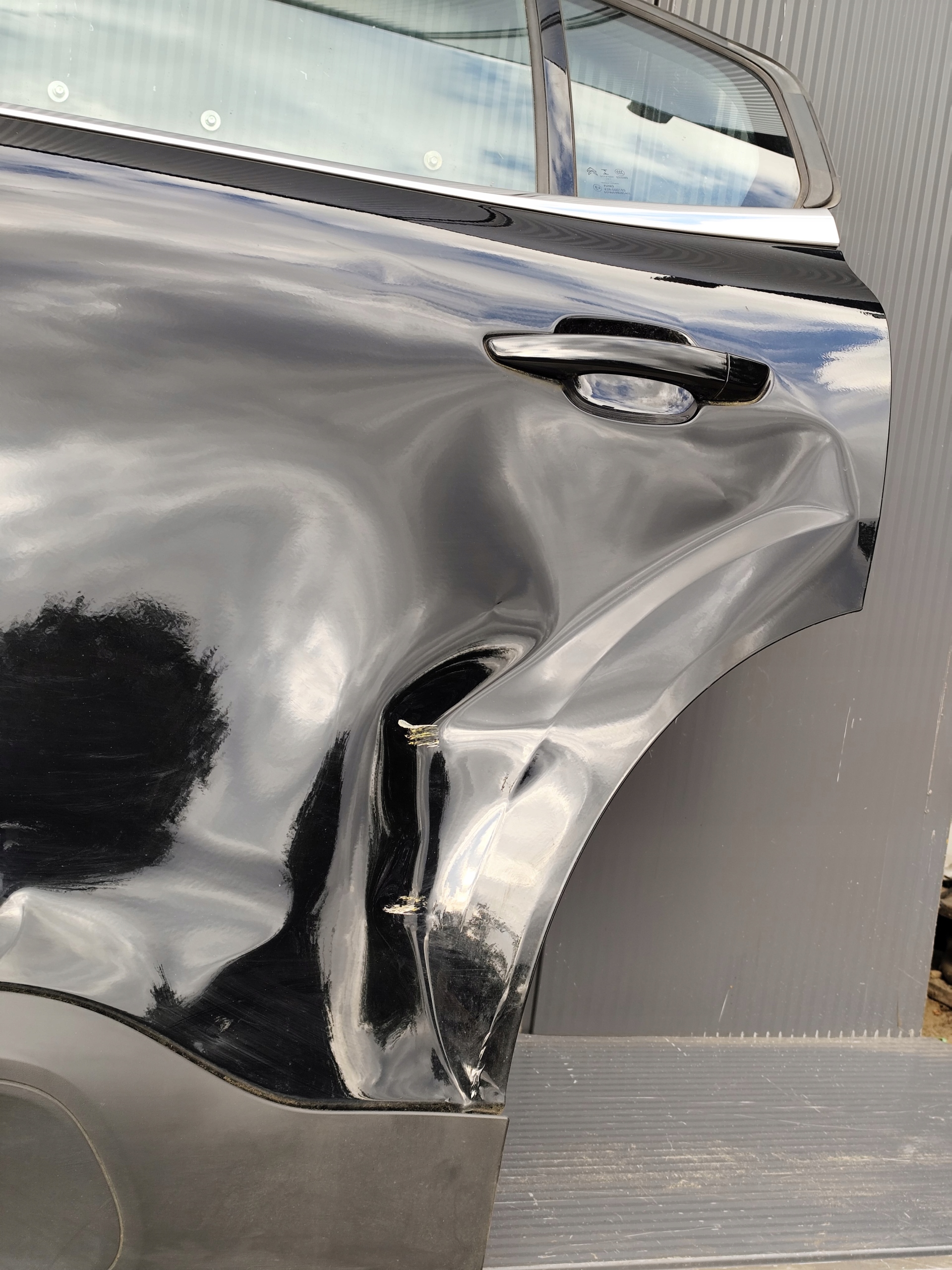 CITROEN C5 AIRCROSS door rear part left complete damaged