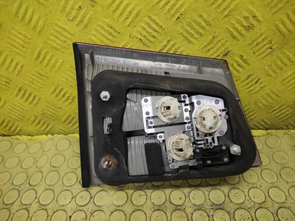OPEL VECTRA C KOMBI light right rear part 13184025