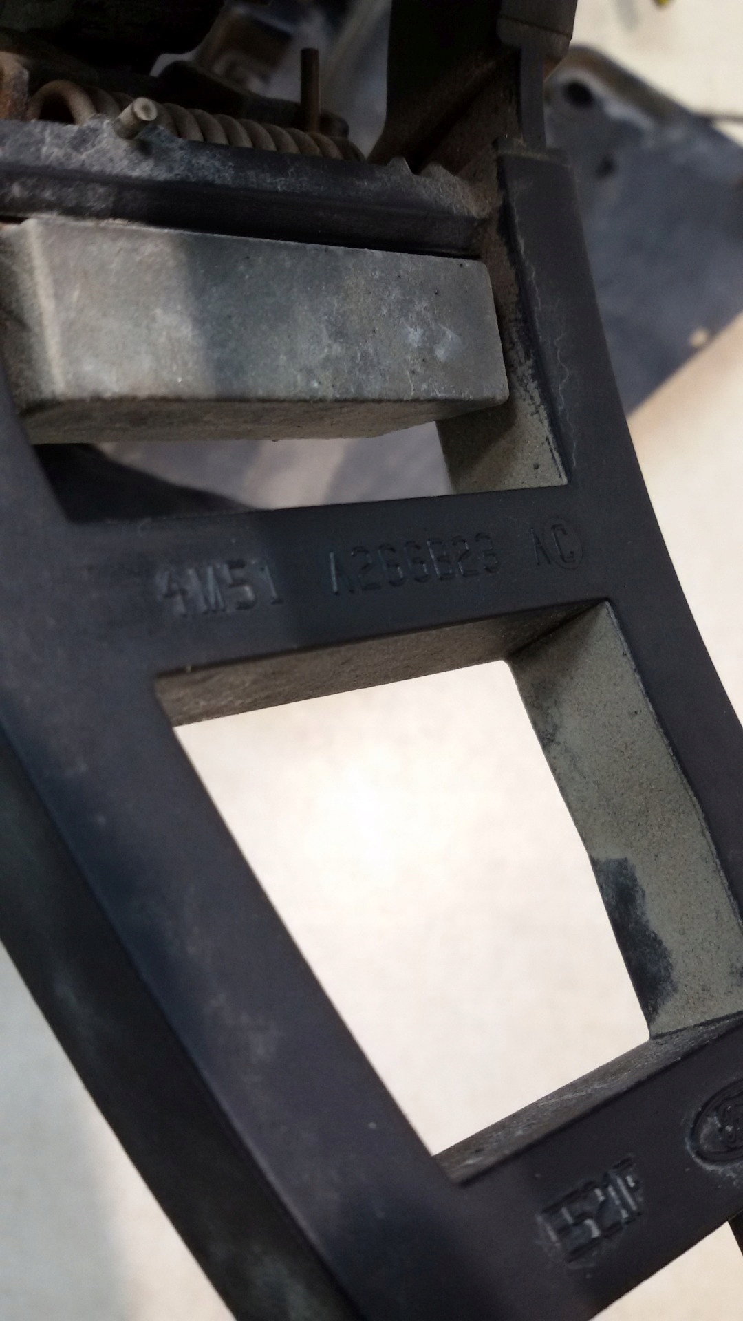 handle lock left rear part C-MAX and 4M51A266B23AC