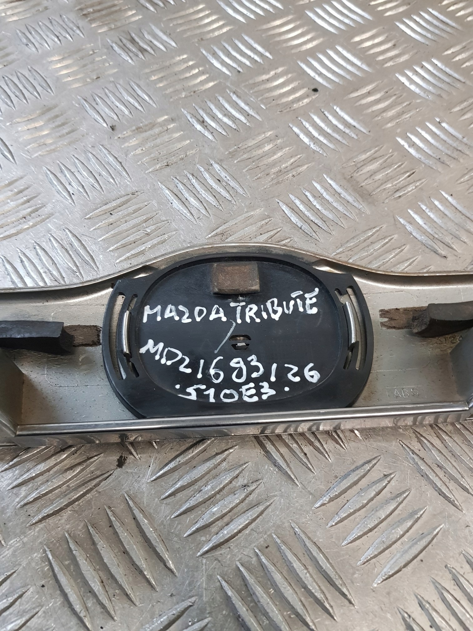moulding CHROM bonnet rear part MAZDA TRIBUTE 2005r 78425A22