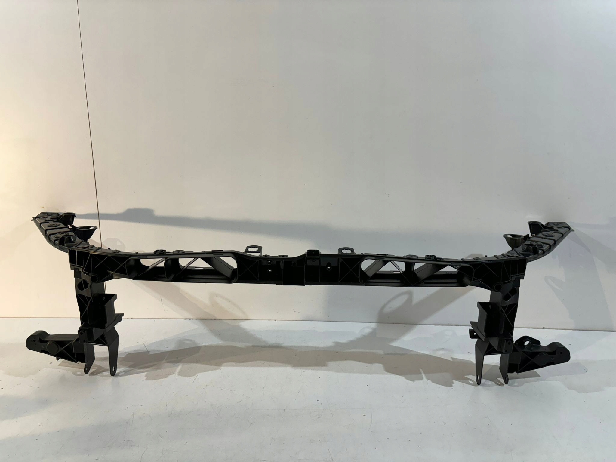 Mercedes W247 GLB Pas przedni - 14946