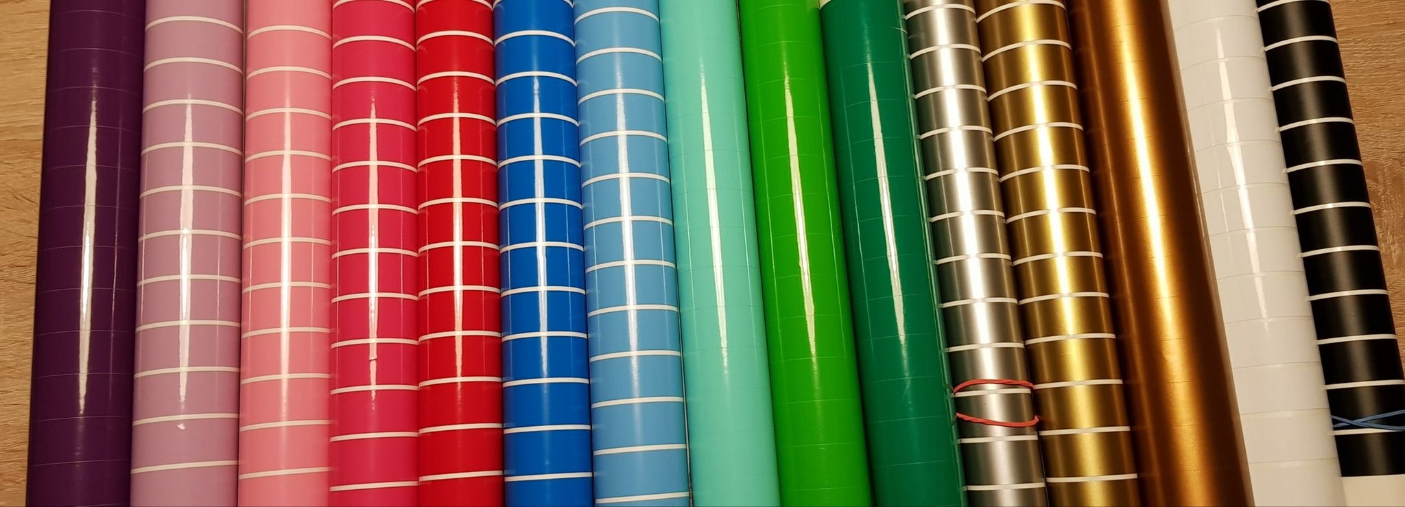 FOLIA SAMOPRZYLEPNA NA BOKI PODKŁADU ZE STYRODURU ZŁOTA EAN (GTIN) 5906196103097