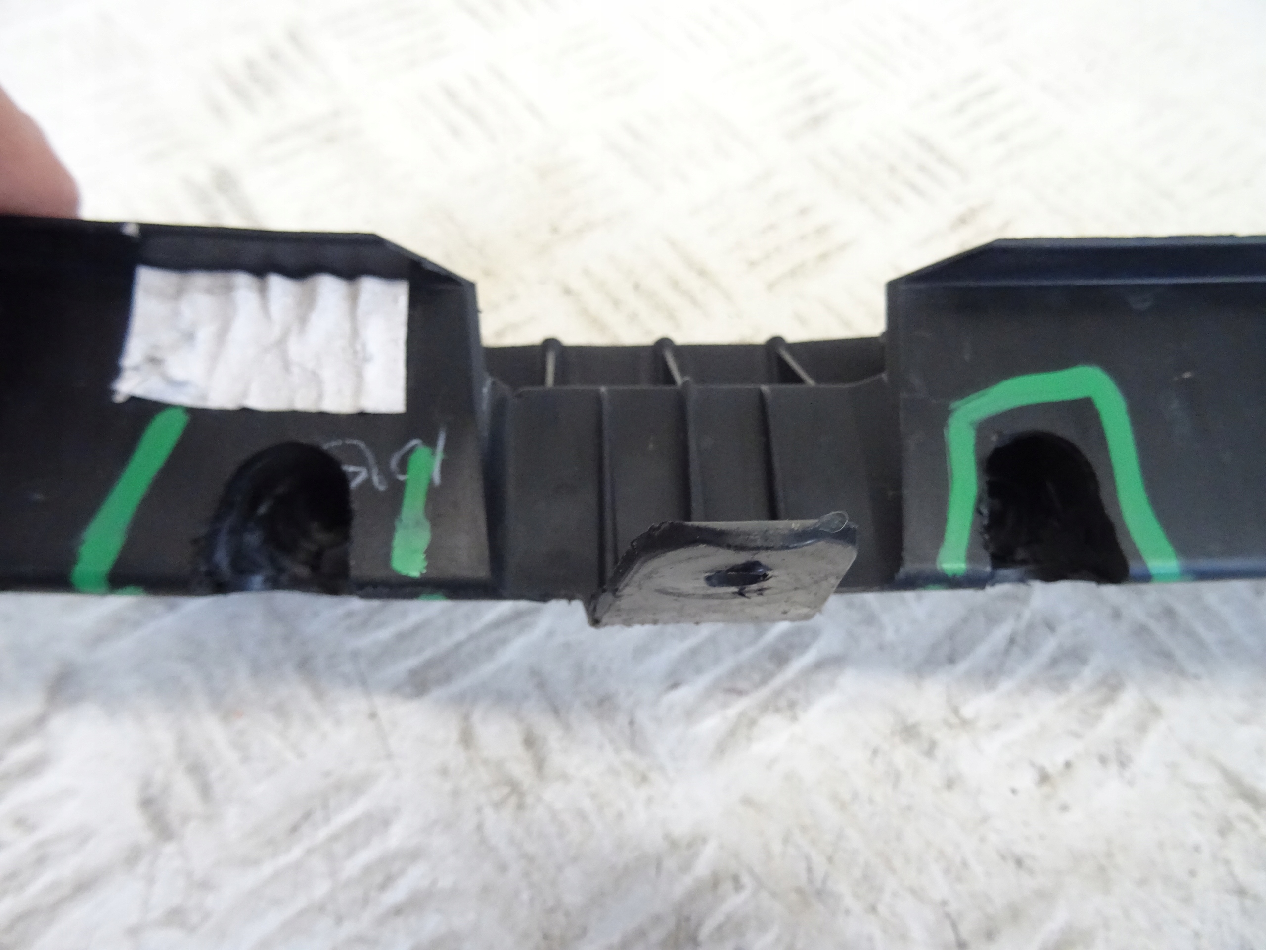 sider ABSORBER of a bumper front TOYOTA COROLLA E21 52618-02180