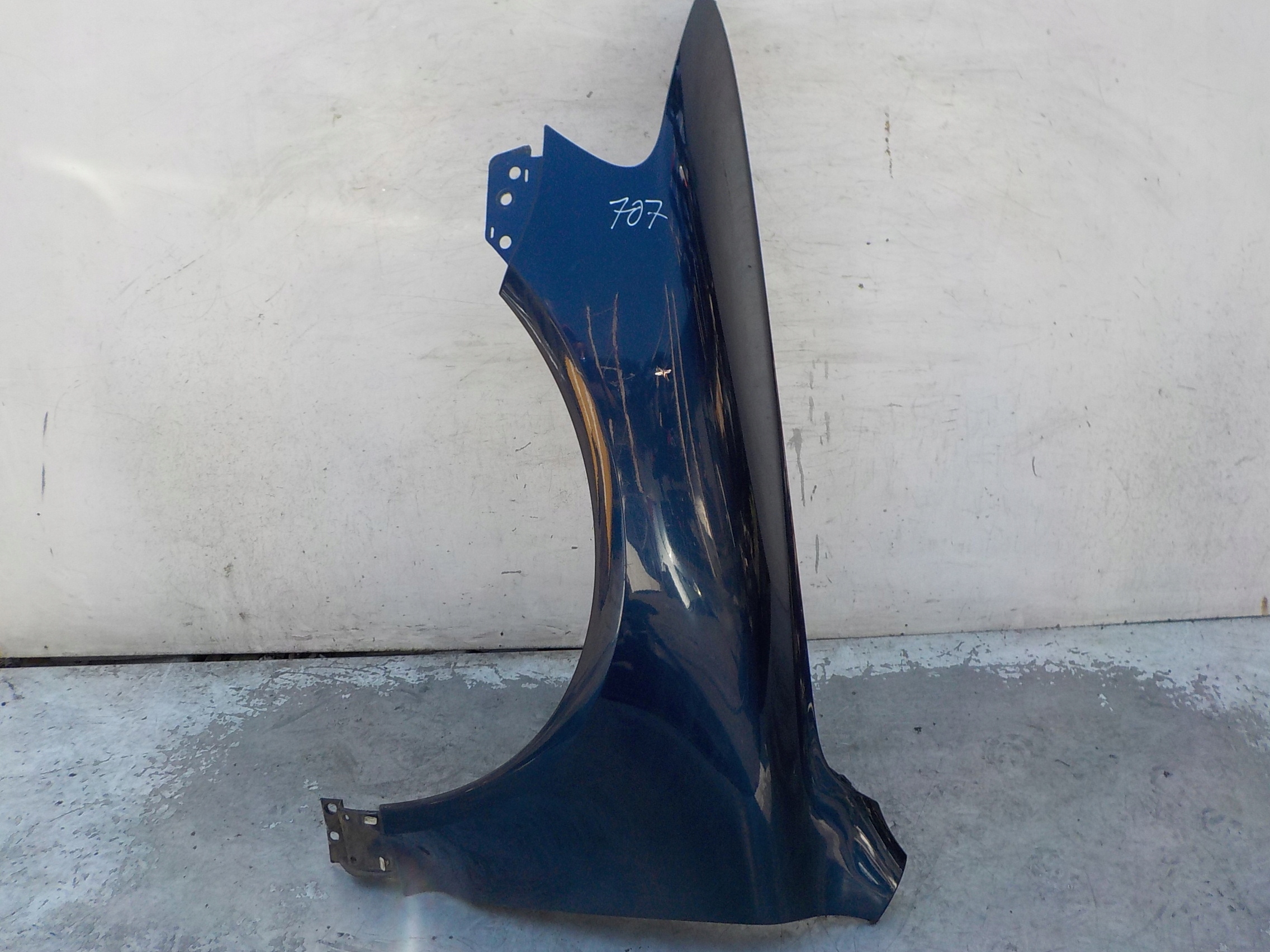 707 VW TOUAREG and fender left front front