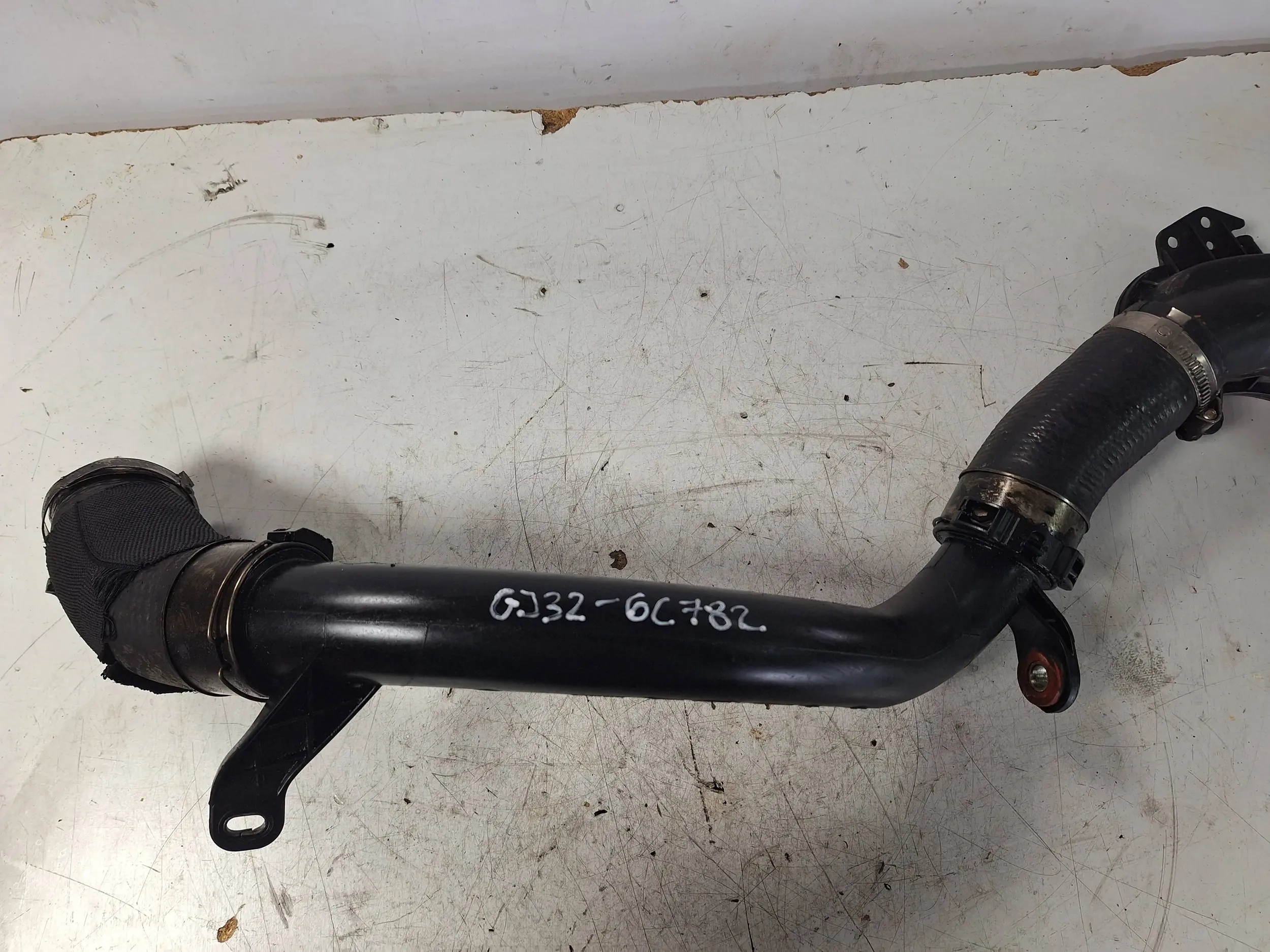 trouba hadice vedení intercoolera GJ32-6C782 Jaguar E-Pace X540