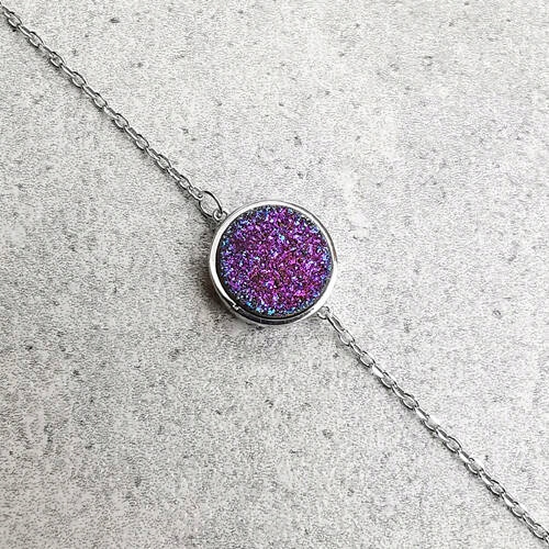 Stříbrný náramek s barevnou drúzou