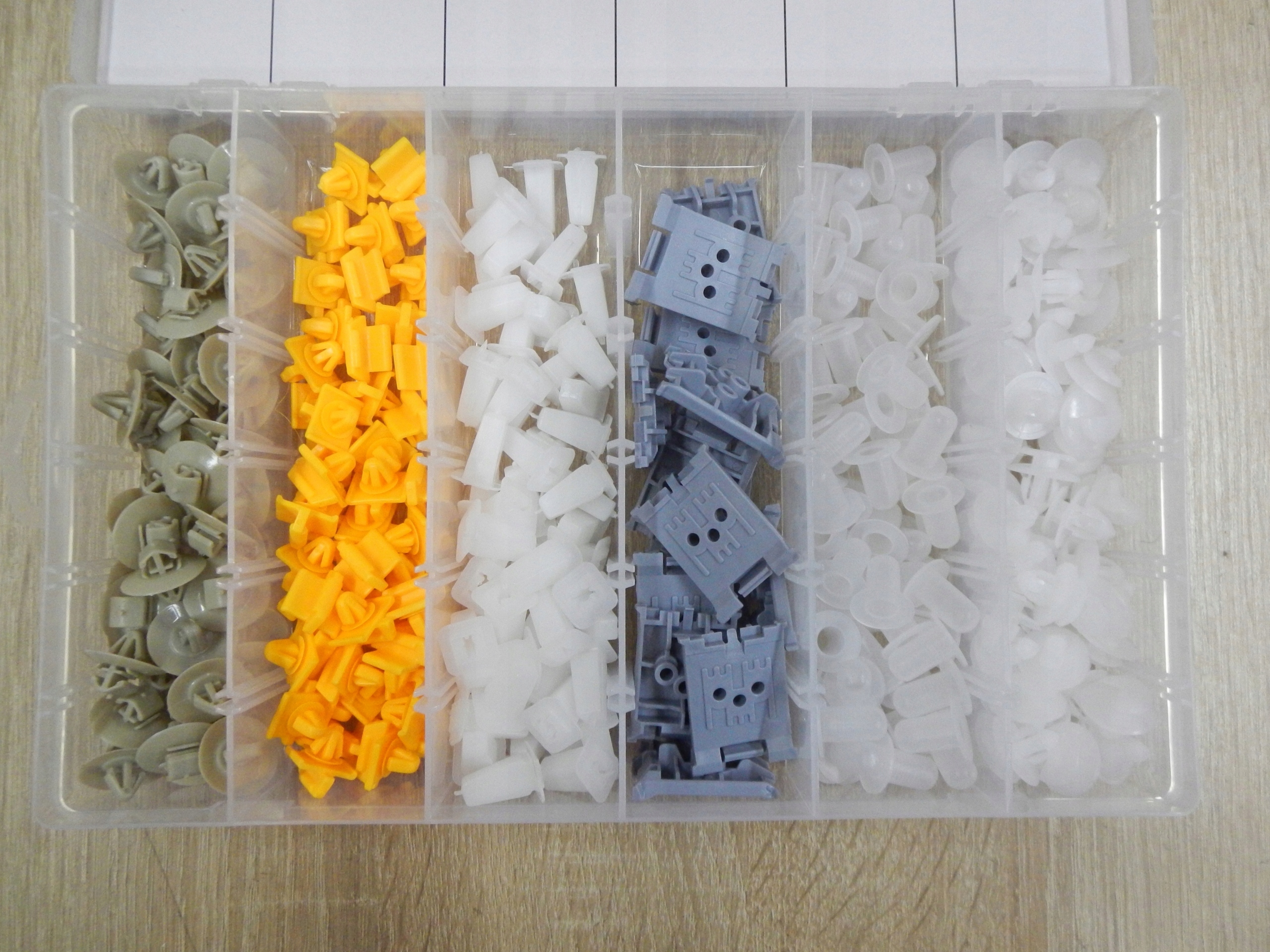 Spinki tapicerki samochodowej RENAULT 300szt NEO Producent code T277