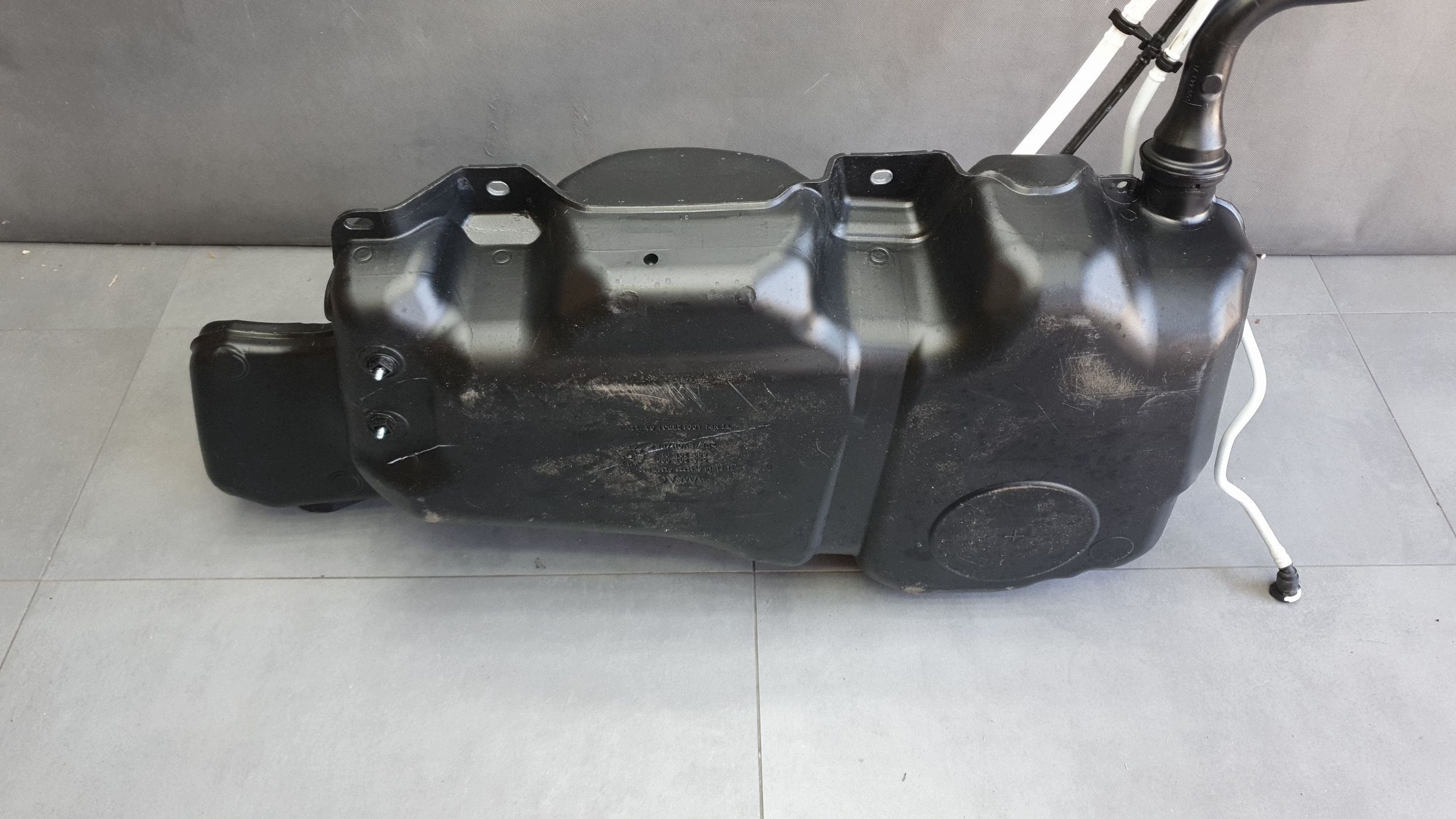 Audi A3 8Y tank 5WA201085