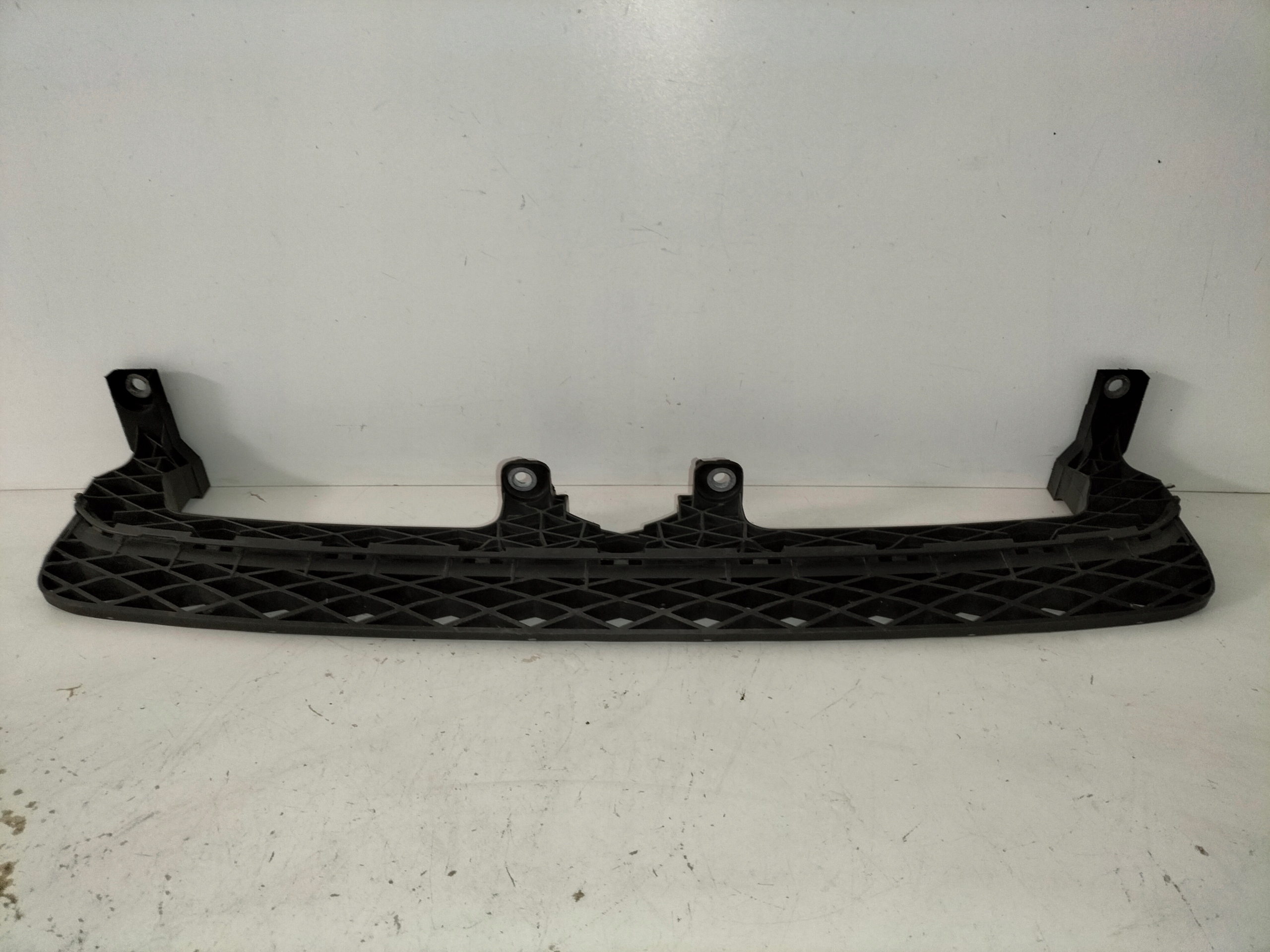 bumper bracket front console central grille VW PASSAT B7 10-14