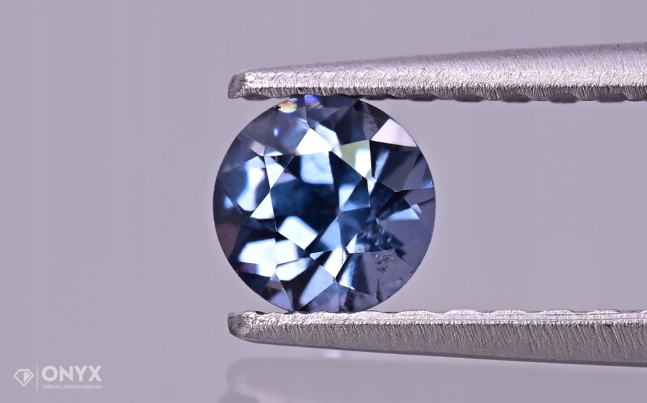 Spinel fazetovaný kulatý fi 4 mm