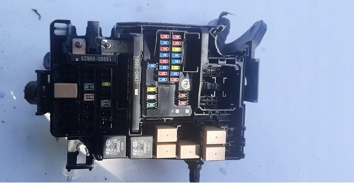 SKRZYNKA BEZPIECZNIKÓW HYUNDAI KONA 91204-J9221 Producent części Hyundai OE