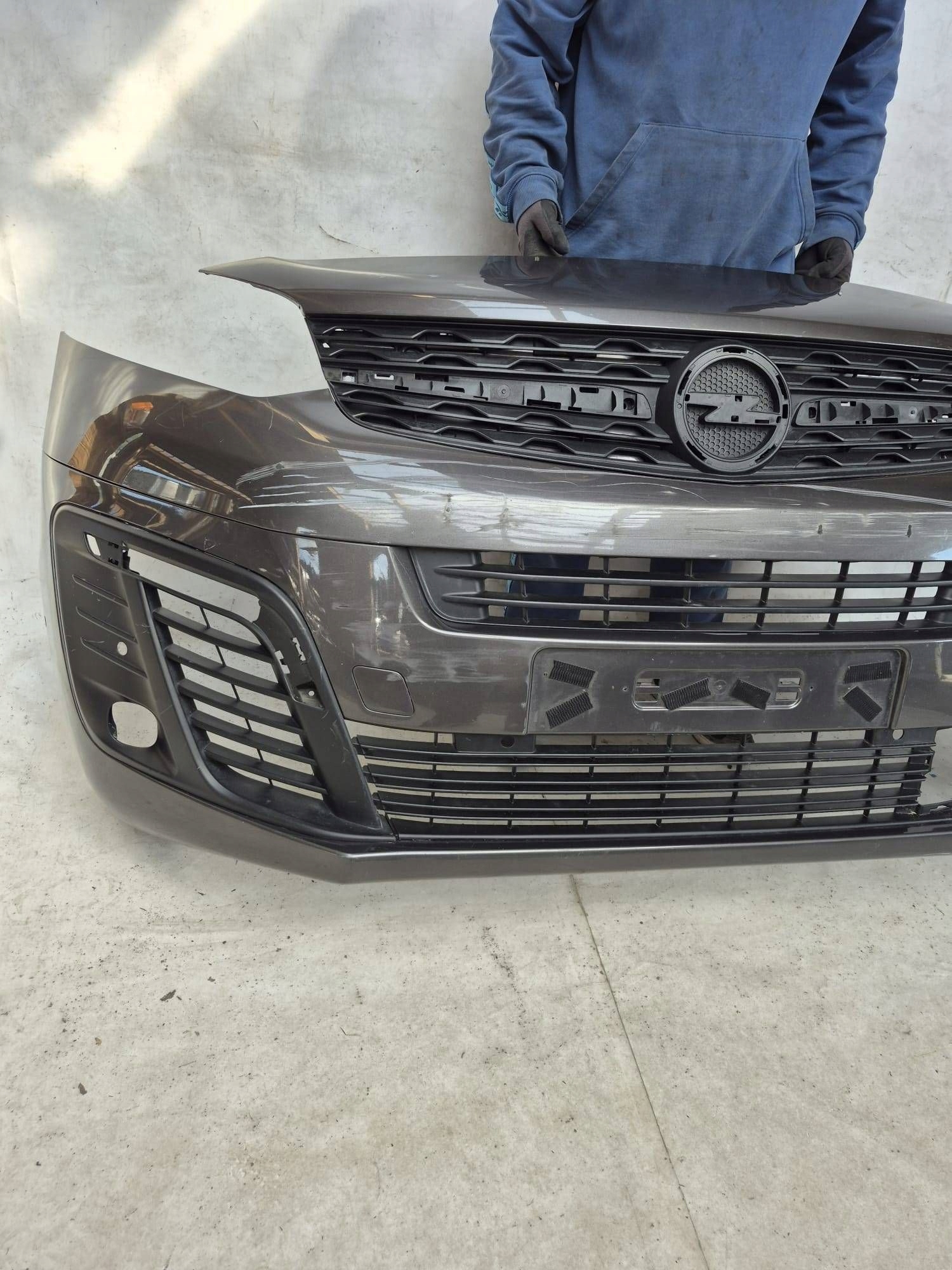 OPEL ZAFIRA LIFE D VIVARO C 19- bumper front front grill 9833129877