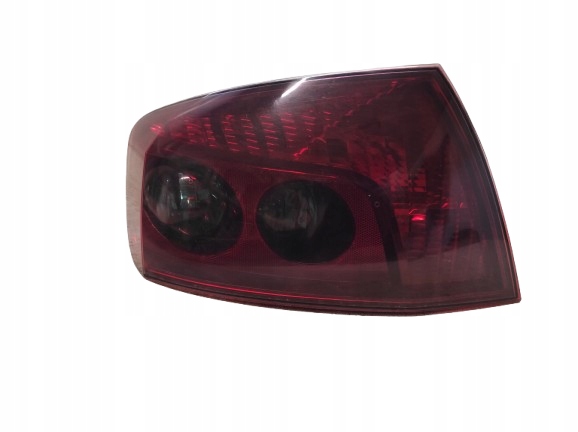 PEUGEOT 407 04- SEDAN LAMPA LEWA TYŁ