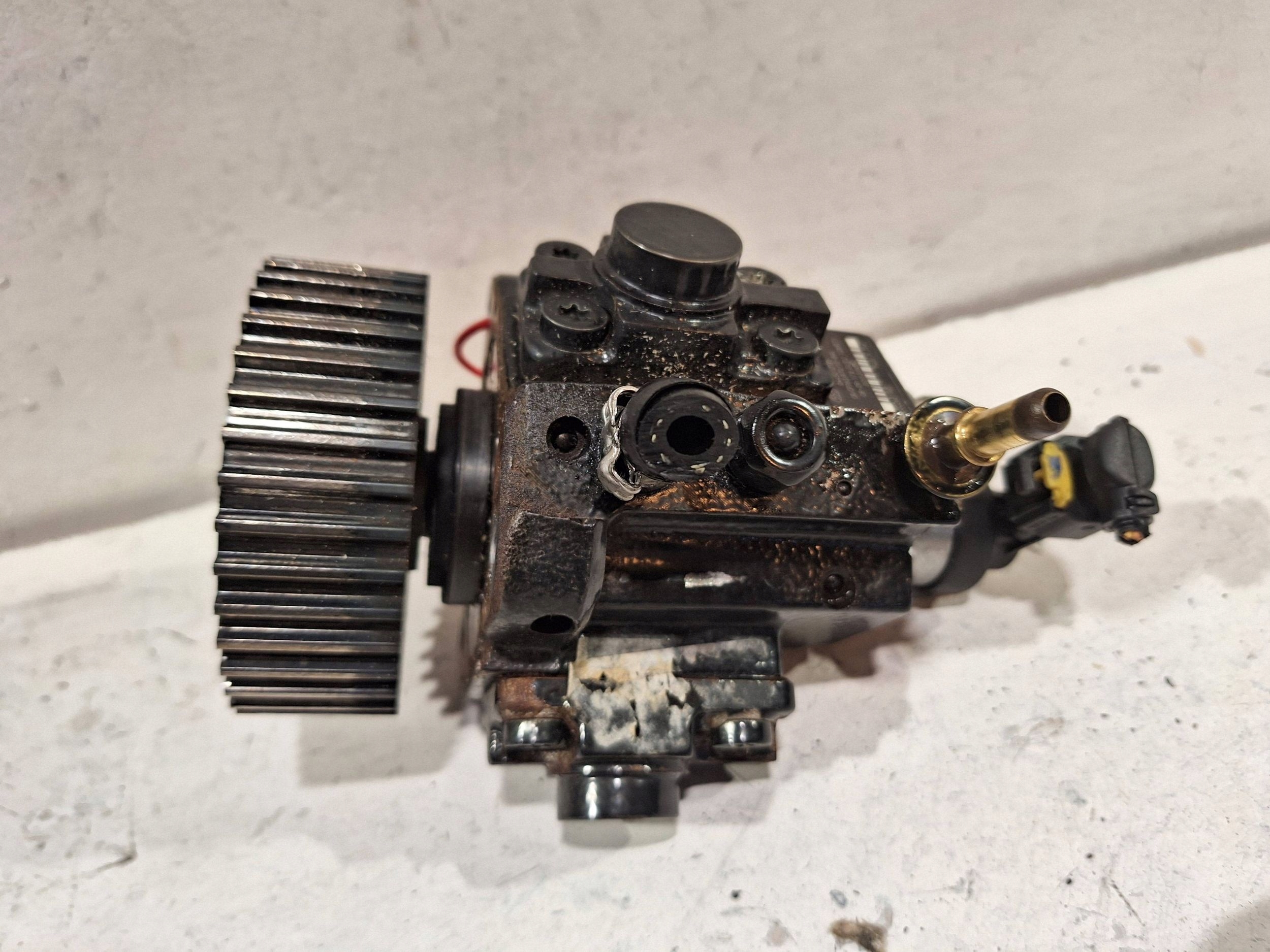 Einspritzpumpe BOSCH 0445010185 OPEL VECTRA C 1.9 CDTI 04