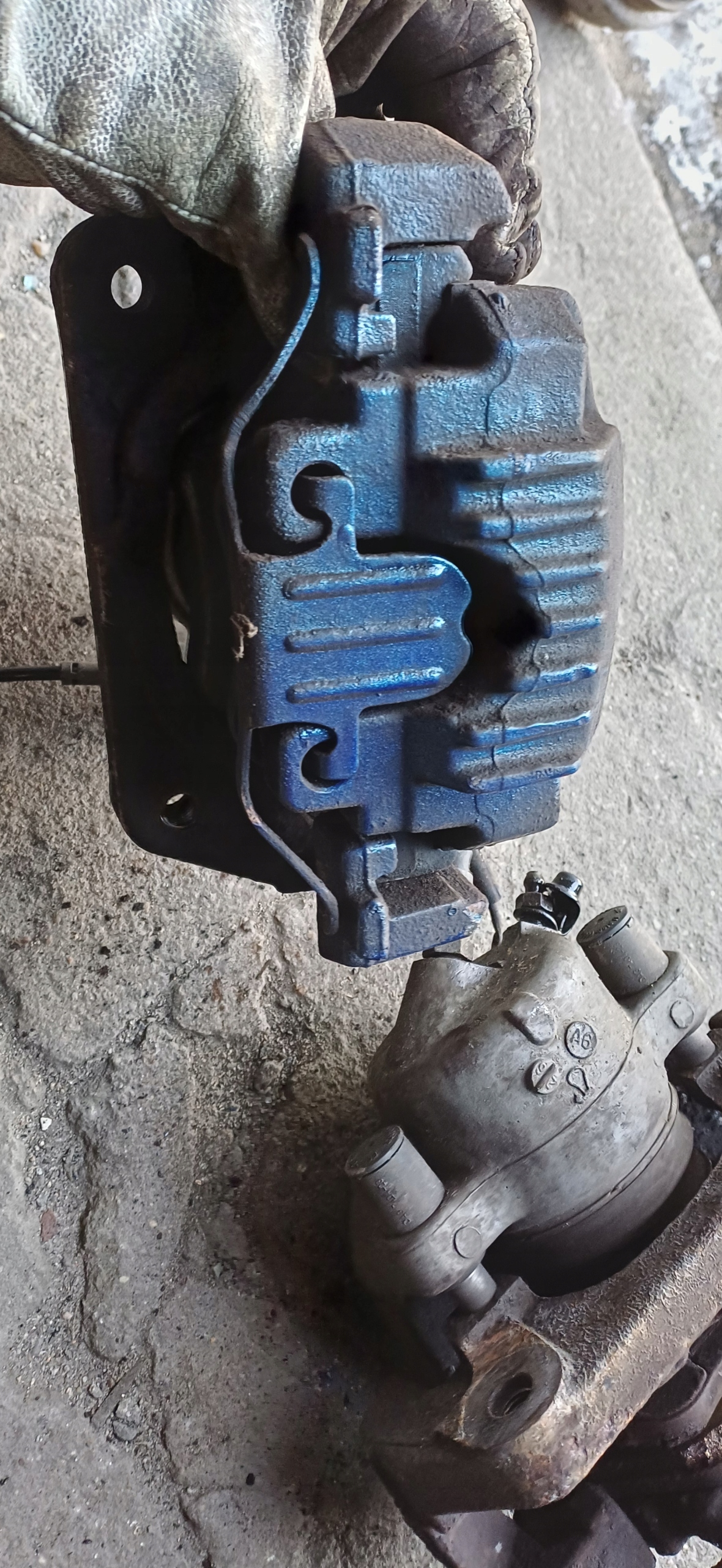 BMW E60 E61 Bremssattel Bremse Sattel Brems- links oder rechts heck 60/24