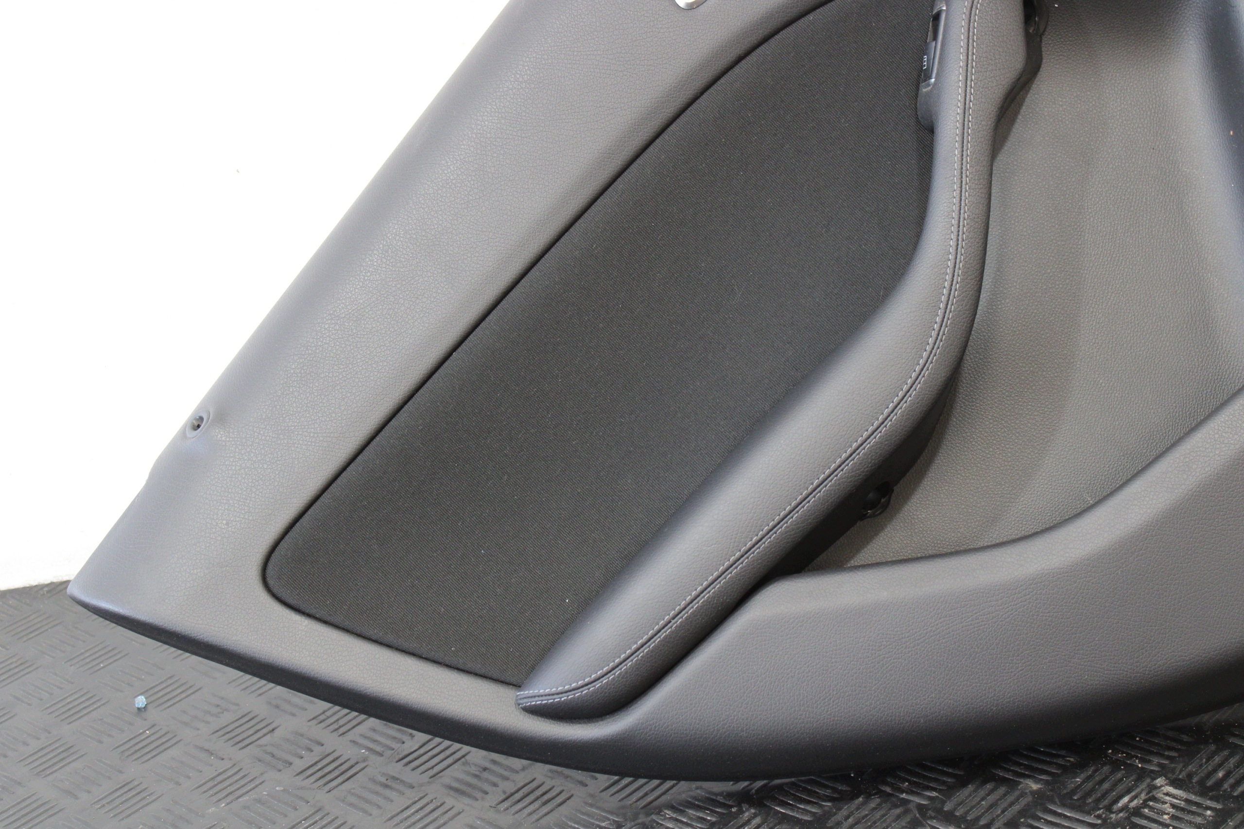 upholstery side door left rear part left rear MERCEDES B-class W246 LIFT