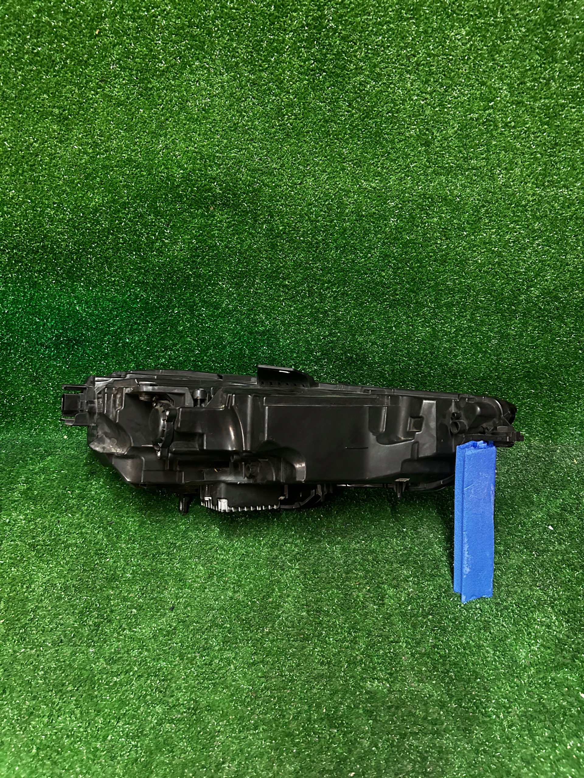 REFLEKTOR levý AUDI A3 8Y941033 NR.R