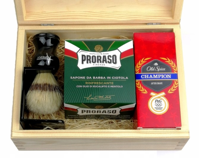 Zestaw męski w pudełku pędzlem naturalnego włosia mydłem płyn po goleniu