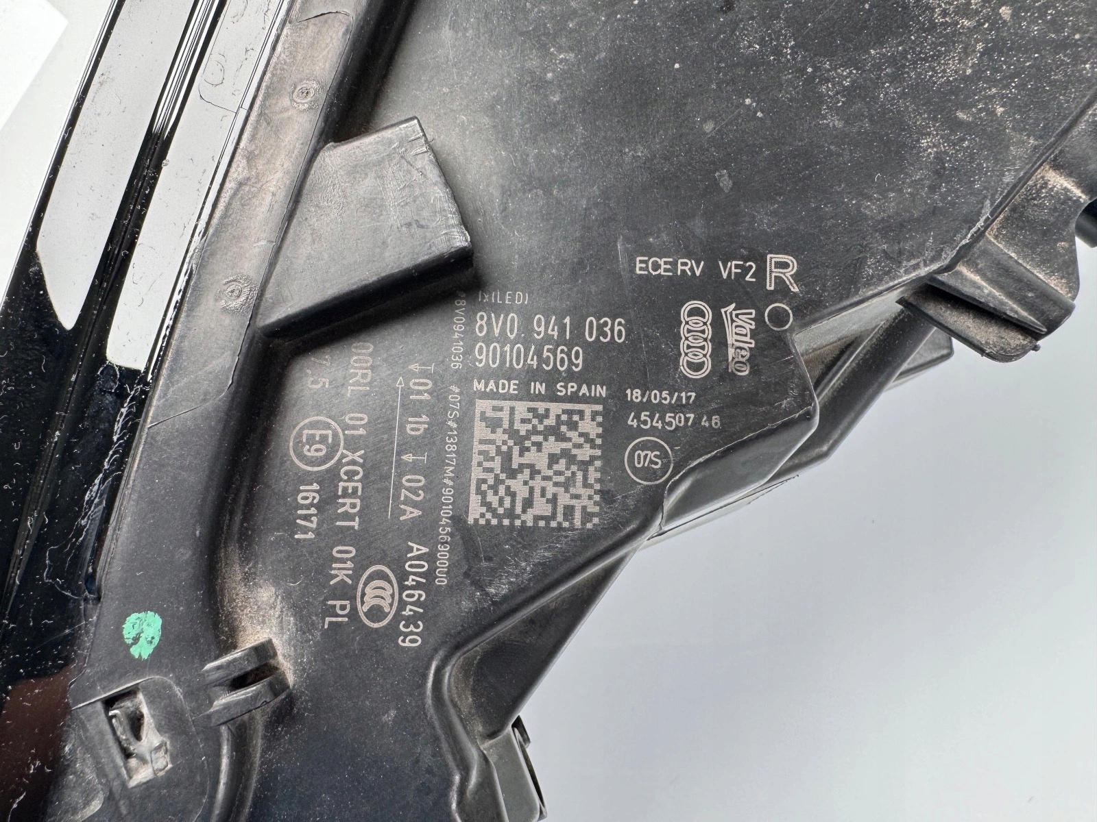 LAMPA PRAWA PRZÓD AUDI A3 8V LIFT MATRIX Strona zabudowy prawa