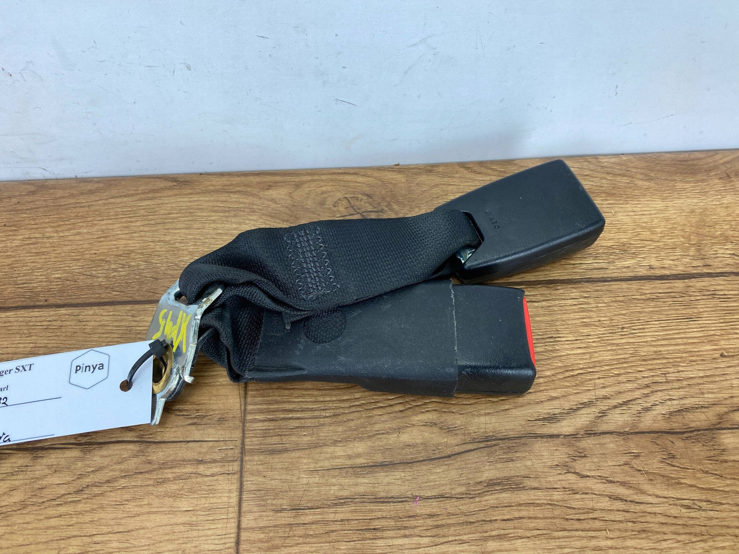 Klamra wpinka Fixation arbre ceintures sécurité Arrière Dodge Charger 2015+