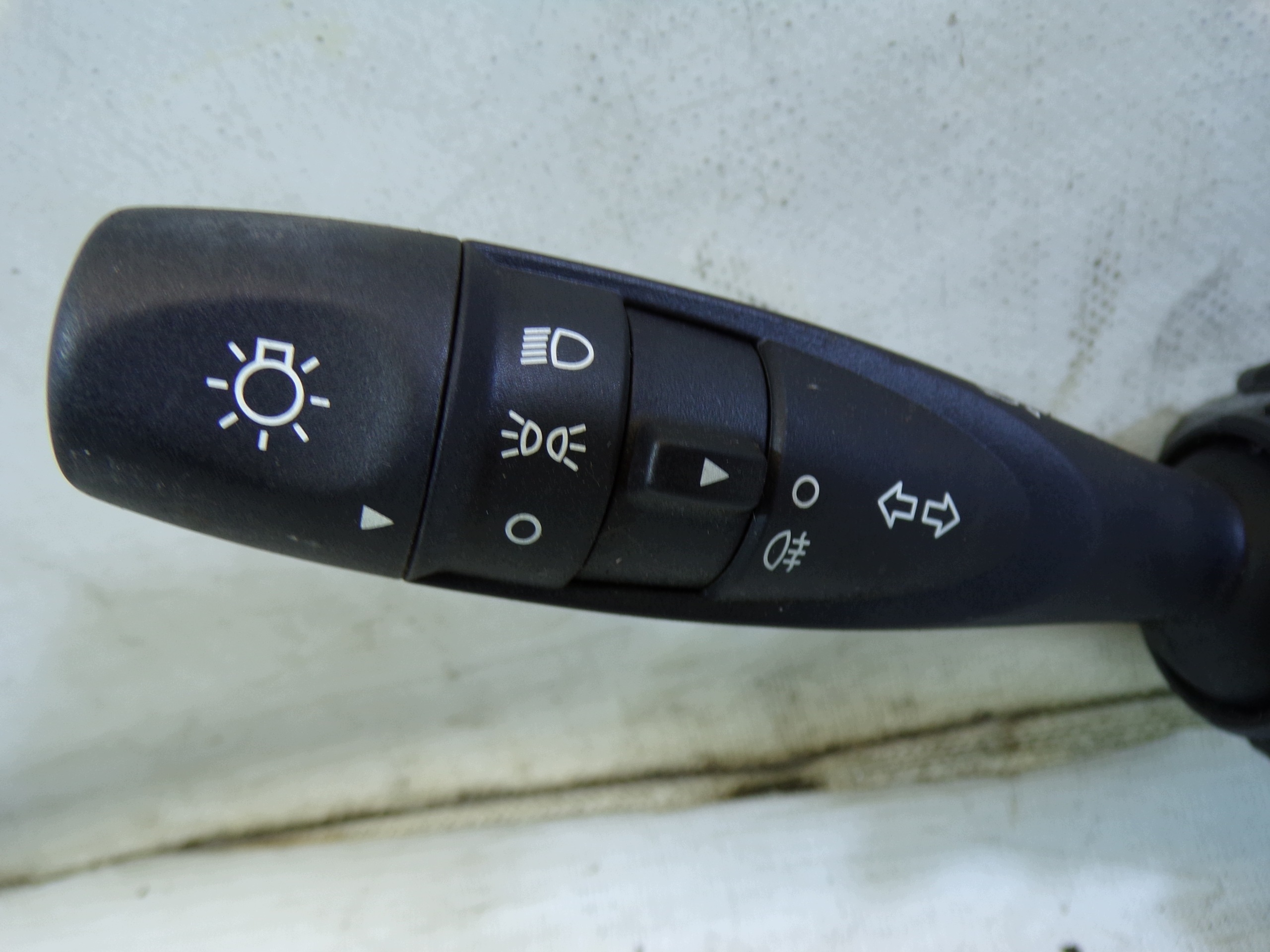 commande levier commodo sous volant HYUNDAI I10 i10 2 II LIFT 93410B9521