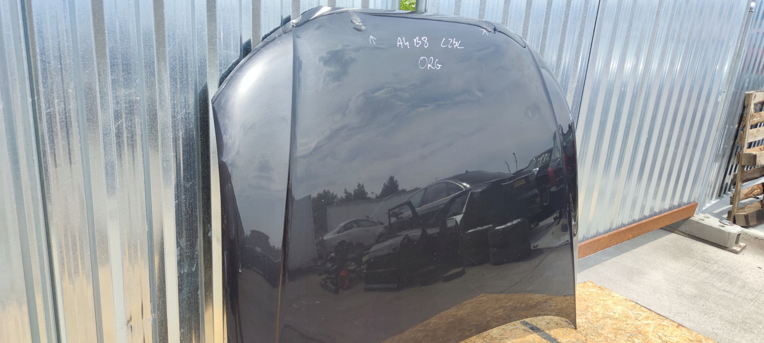 Capot AUDI A4 B8 LZ7L Endommagé. 08-11