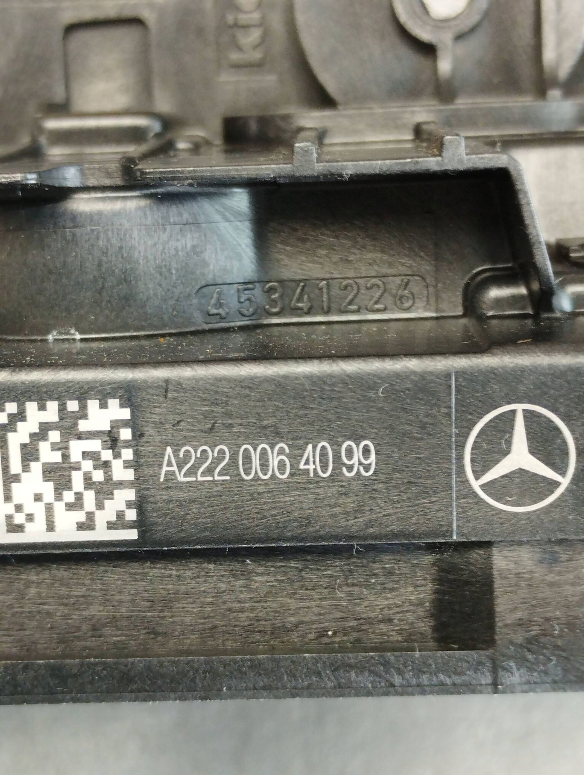 Mercedes-Benz GLE W166 lock right rear part A2220064099