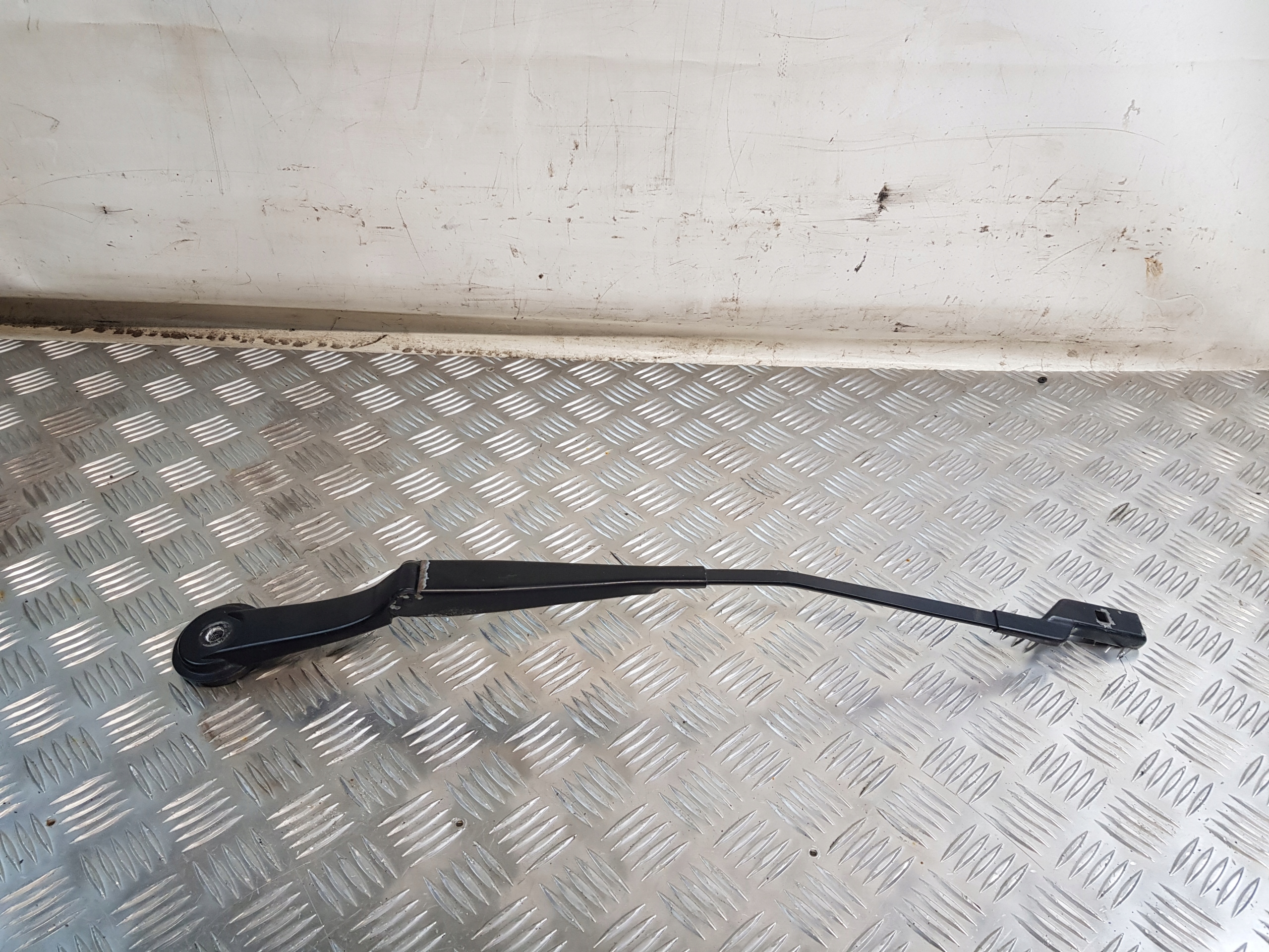 FORD FOCUS MK3 KOMBI 16R- wiper arm left front BM5117526AC