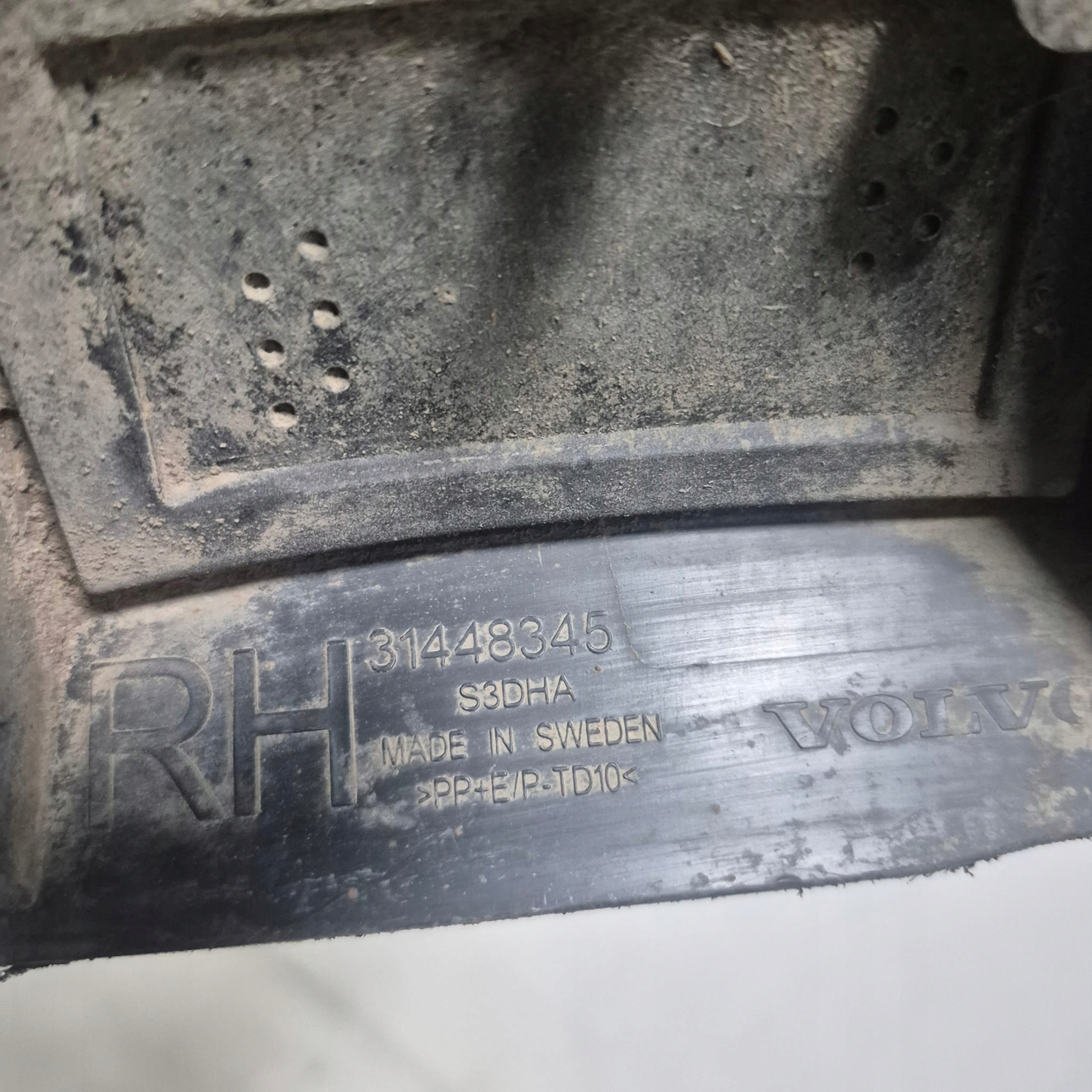 VOLVO XC40 17-> moulding cap right front