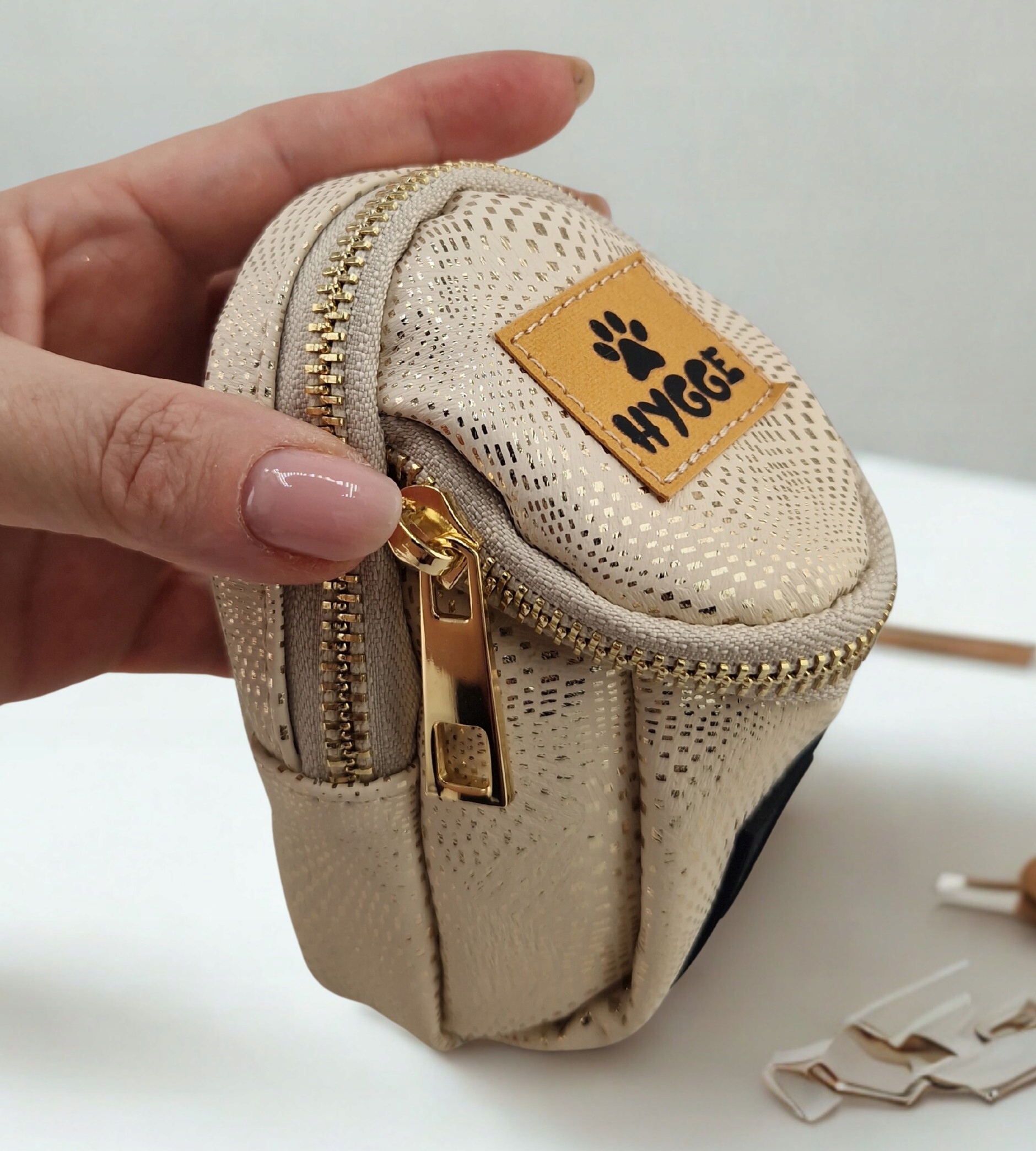 Levně Funkční vycházková taška Premium na pamlsky, kupóny a drobnosti