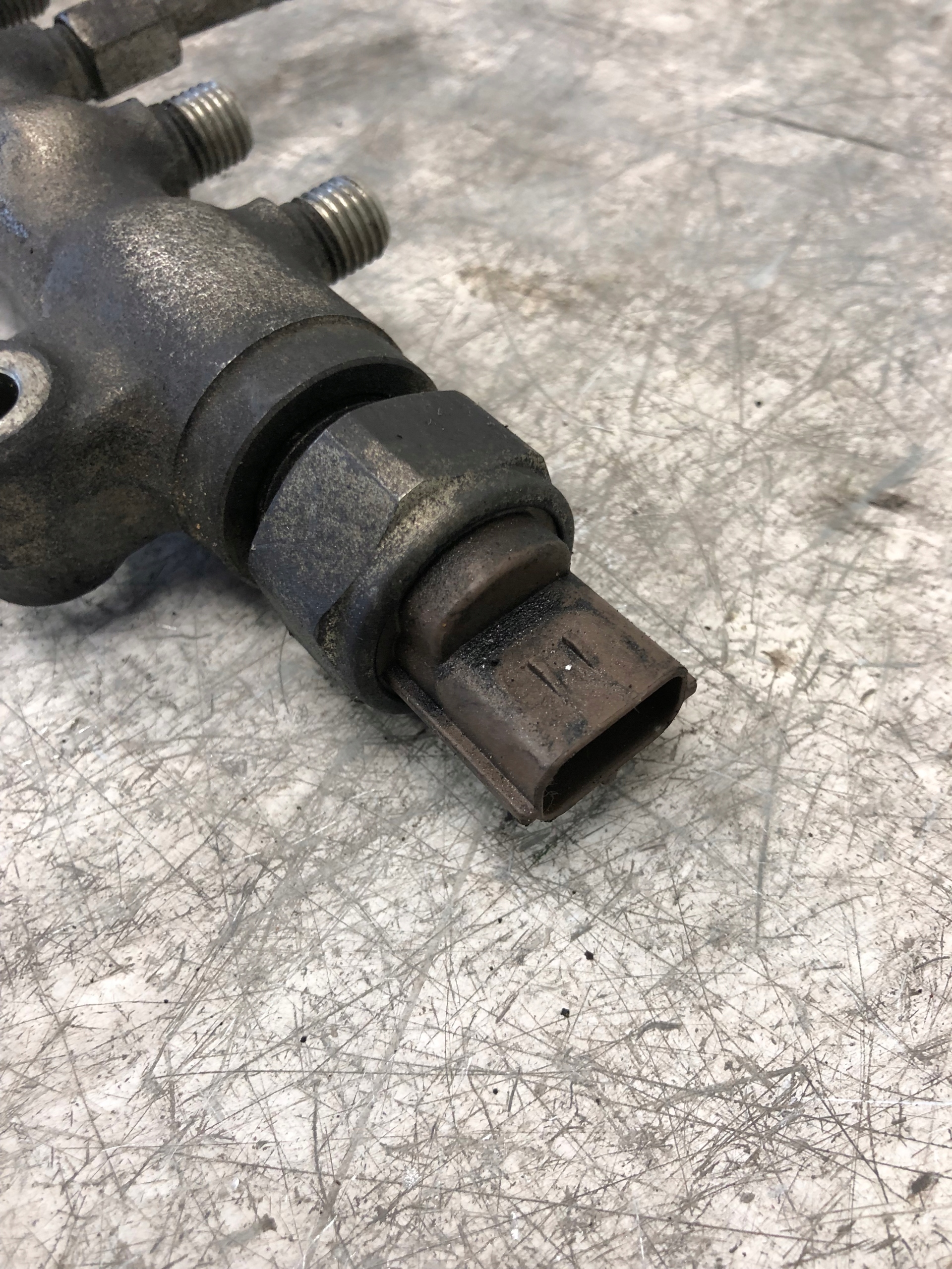 injection ramp SUBARU LEGACY IV 2.0D EE20
