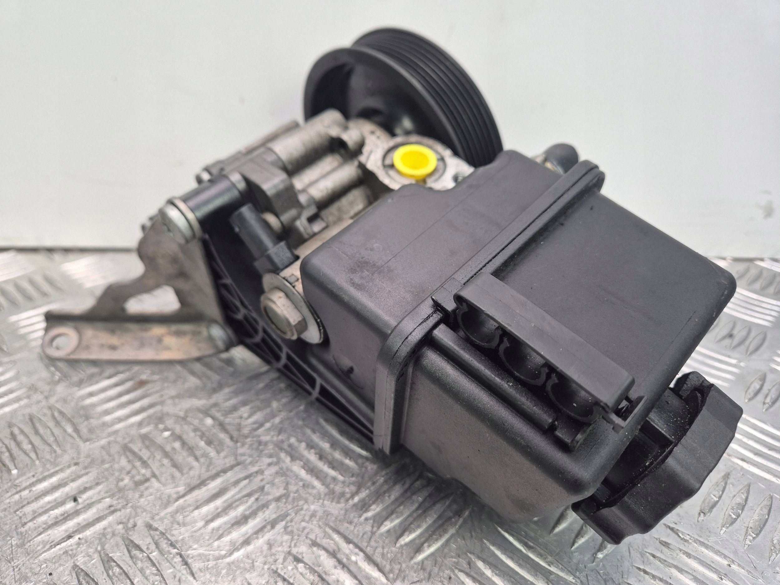 Mercedes C250 CDI S204 servo pump 7693900509
