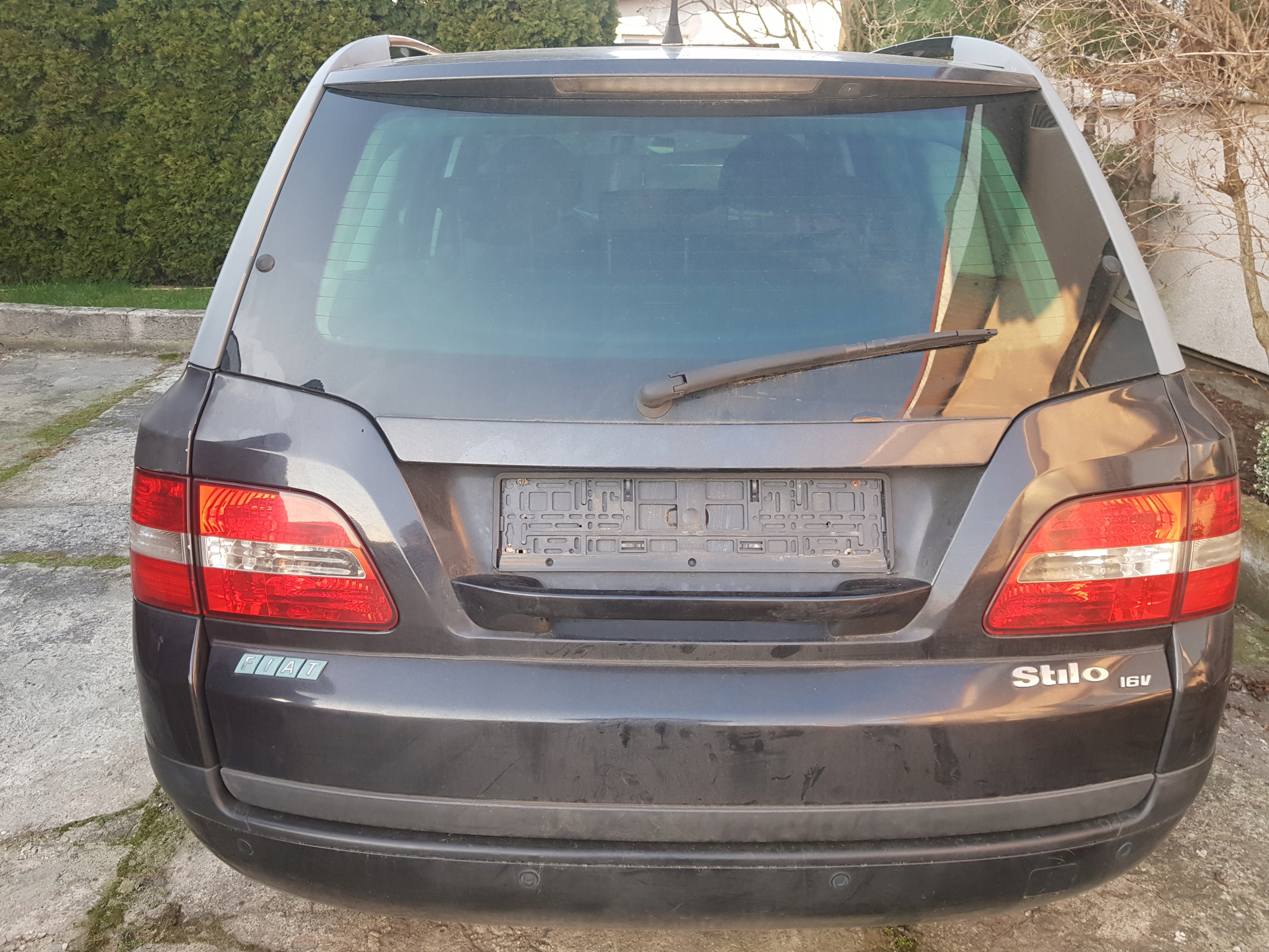 FIAT STILO универсал подкрылок перед правый ===
