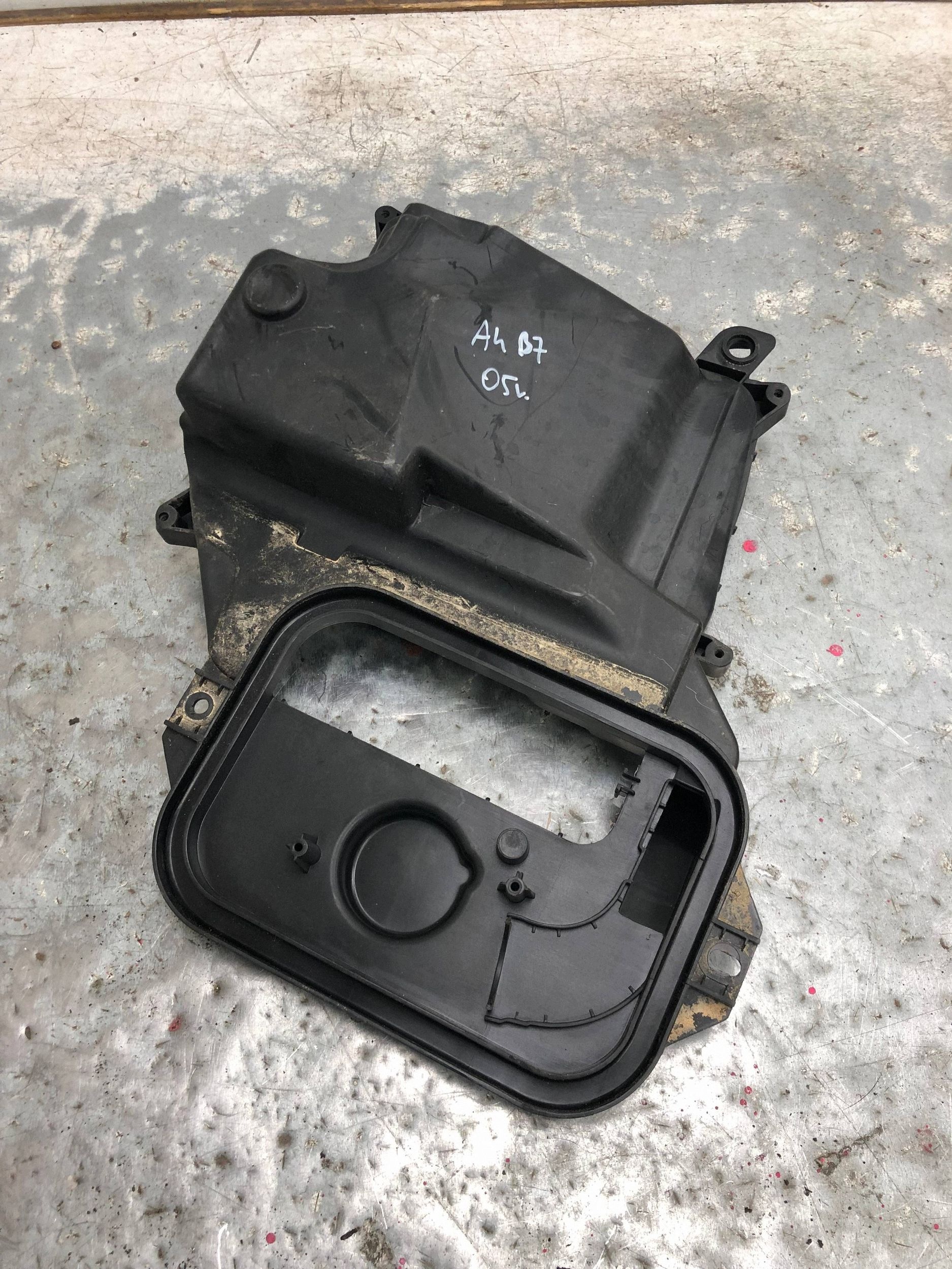 Abdeckung des Sicherungskastens AUDI A4 B7 8E1907355D