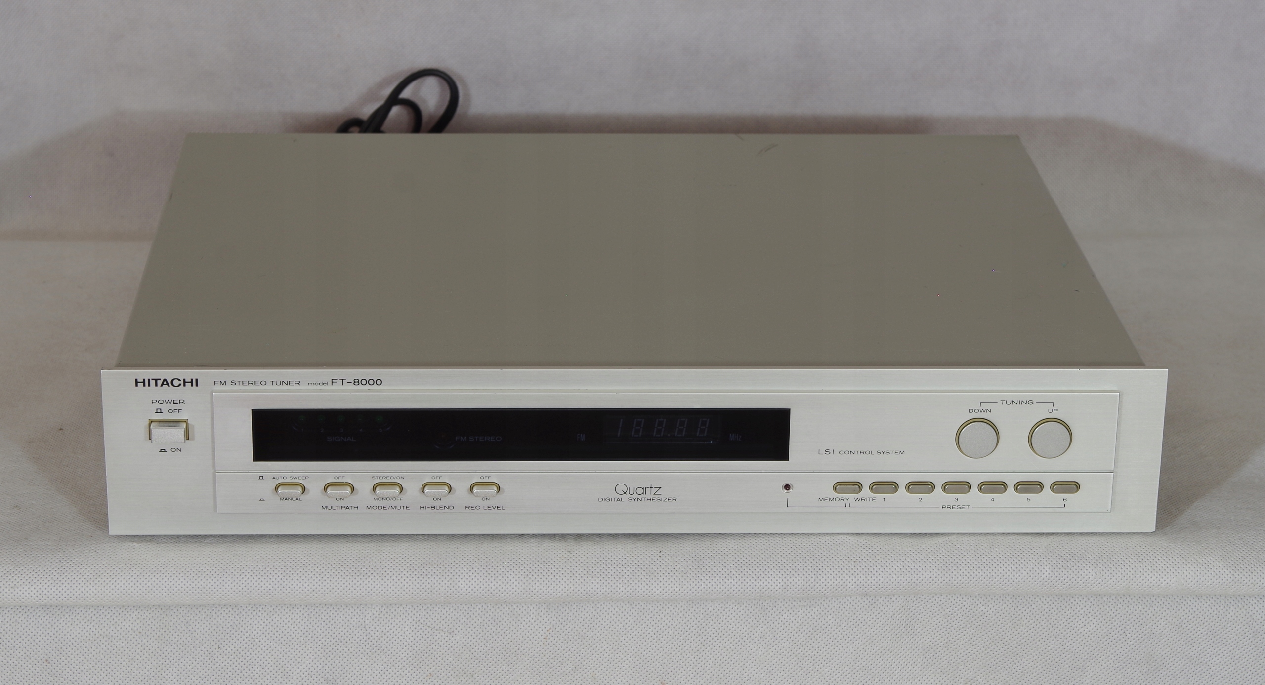 Hitachi FT-8000, dobry, rozbudowany tuner. Marka Hitachi