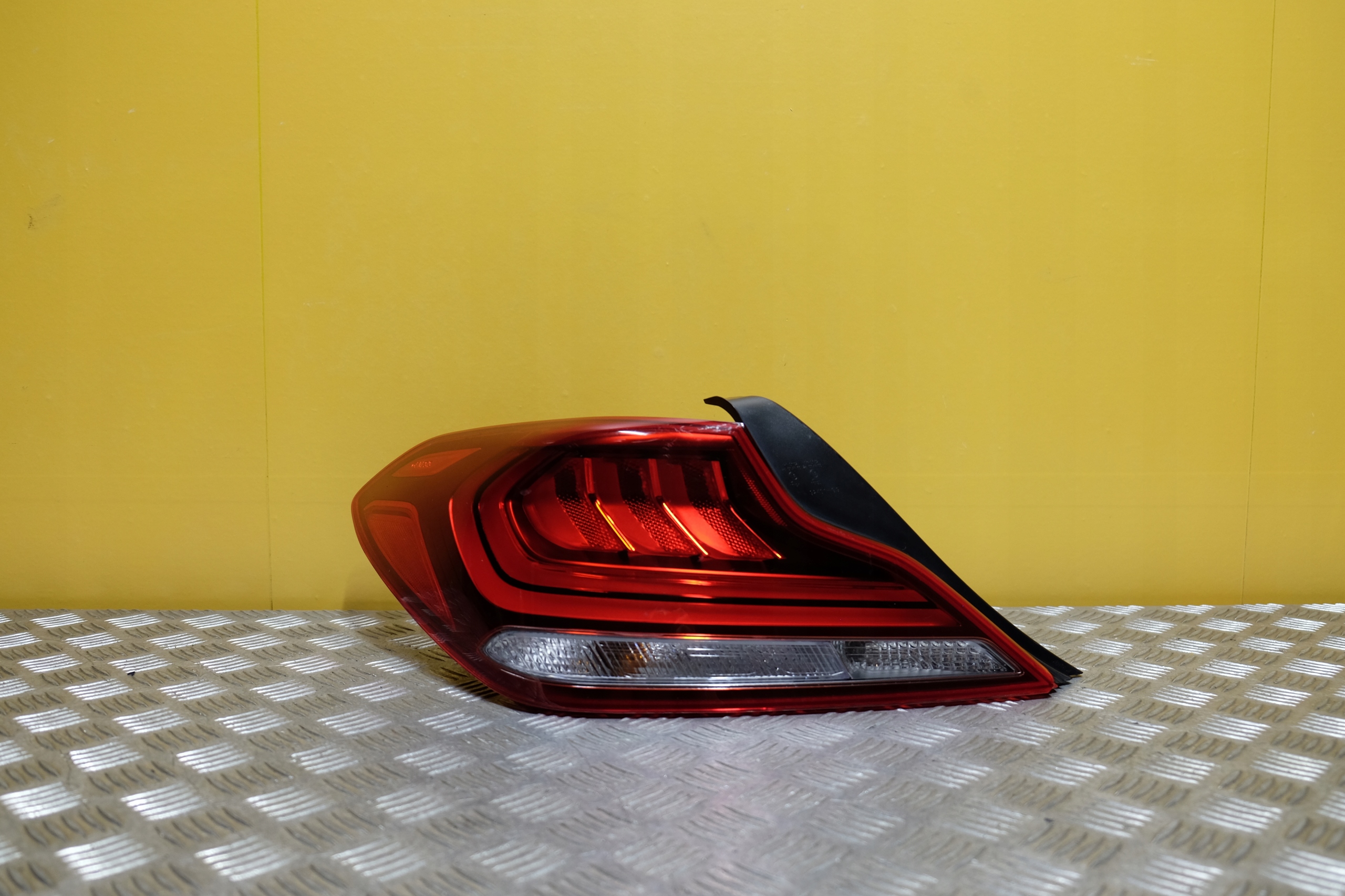 Hyundai Genesis G70 2017-LAMPA задний led левый