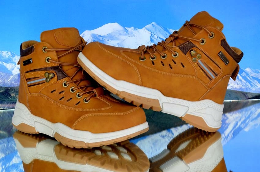 CIEPŁE BUTY ZIMOWE OCIEPLANE KOŻUCHEM TREKINGOWE Rozmiar 46