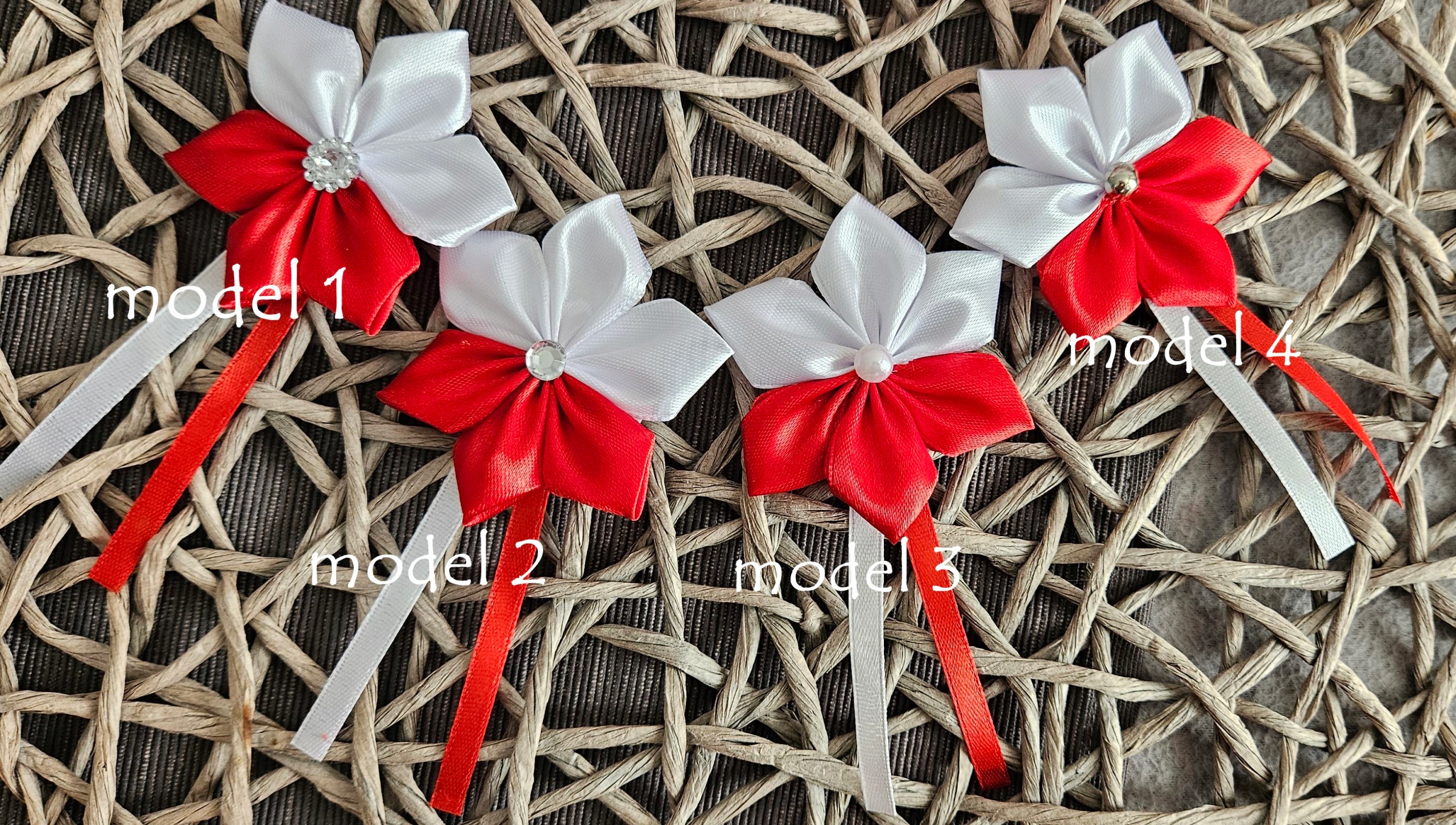 NARODOWE KOTYLIONY FLAGA POLSKA GODŁO agrafka biało-czerwone kwiatek modele Stan opakowania oryginalne