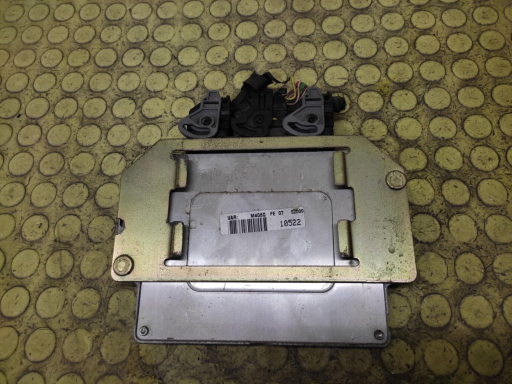 PEUGEOT PARTNER 1.4 bedienteil des motors 9646989080
