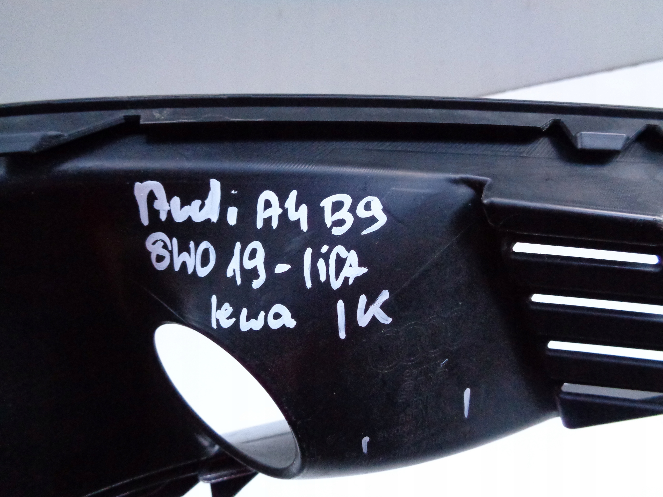 grid of a bumper left AUDI A4 B9 8W 8W0 19- LIFT