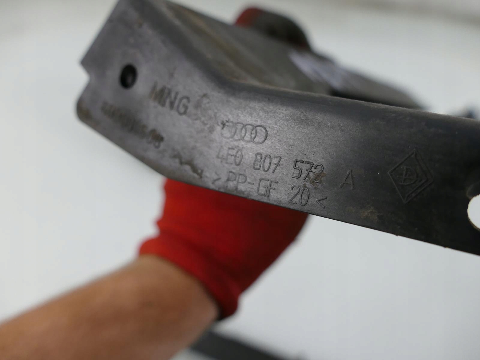 AUDI A8 D3 LIFT bumper bracket rear part KOMPLET