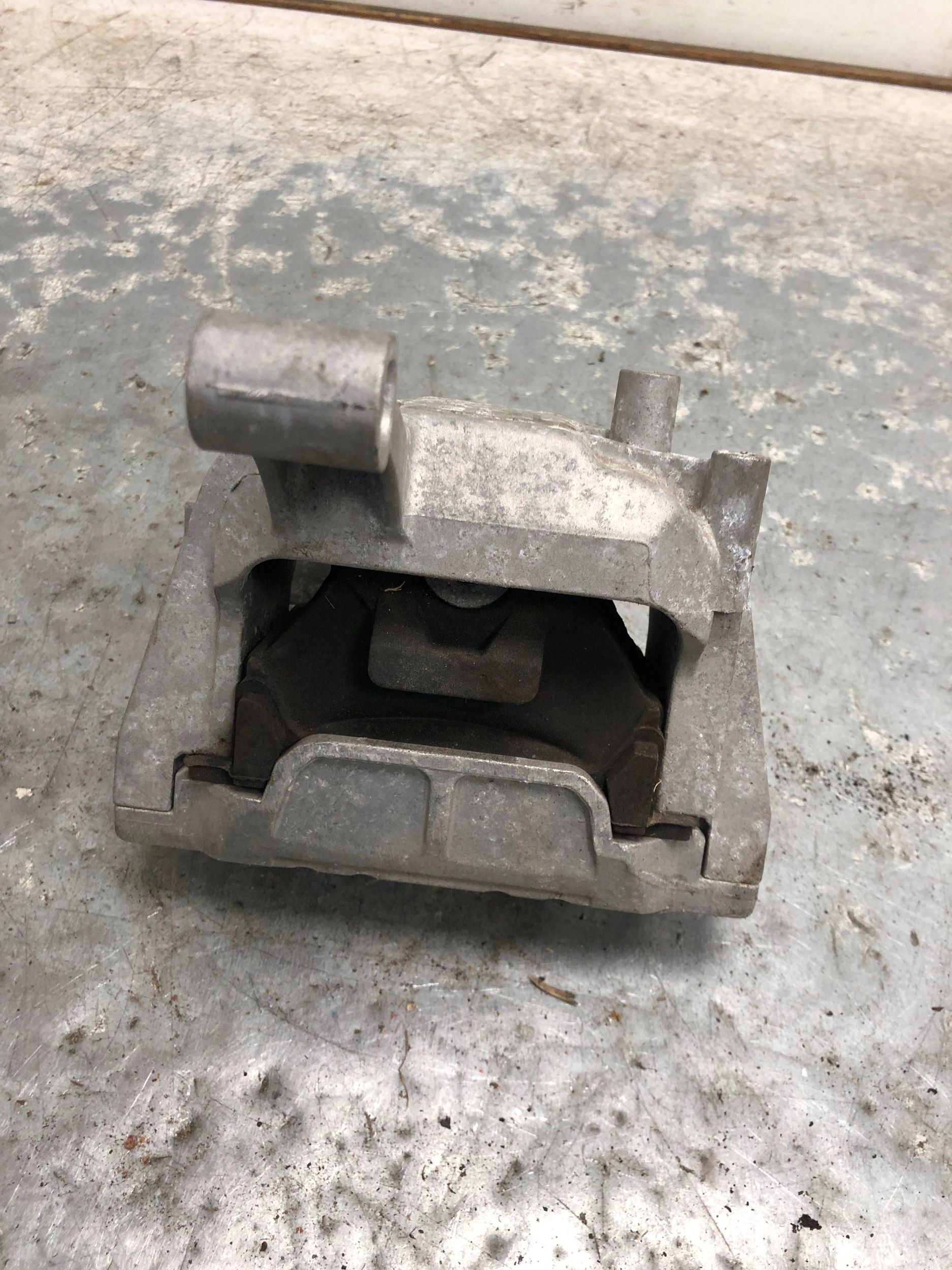 holder engine mount VW SKODA AUDI 5N0199262AA
